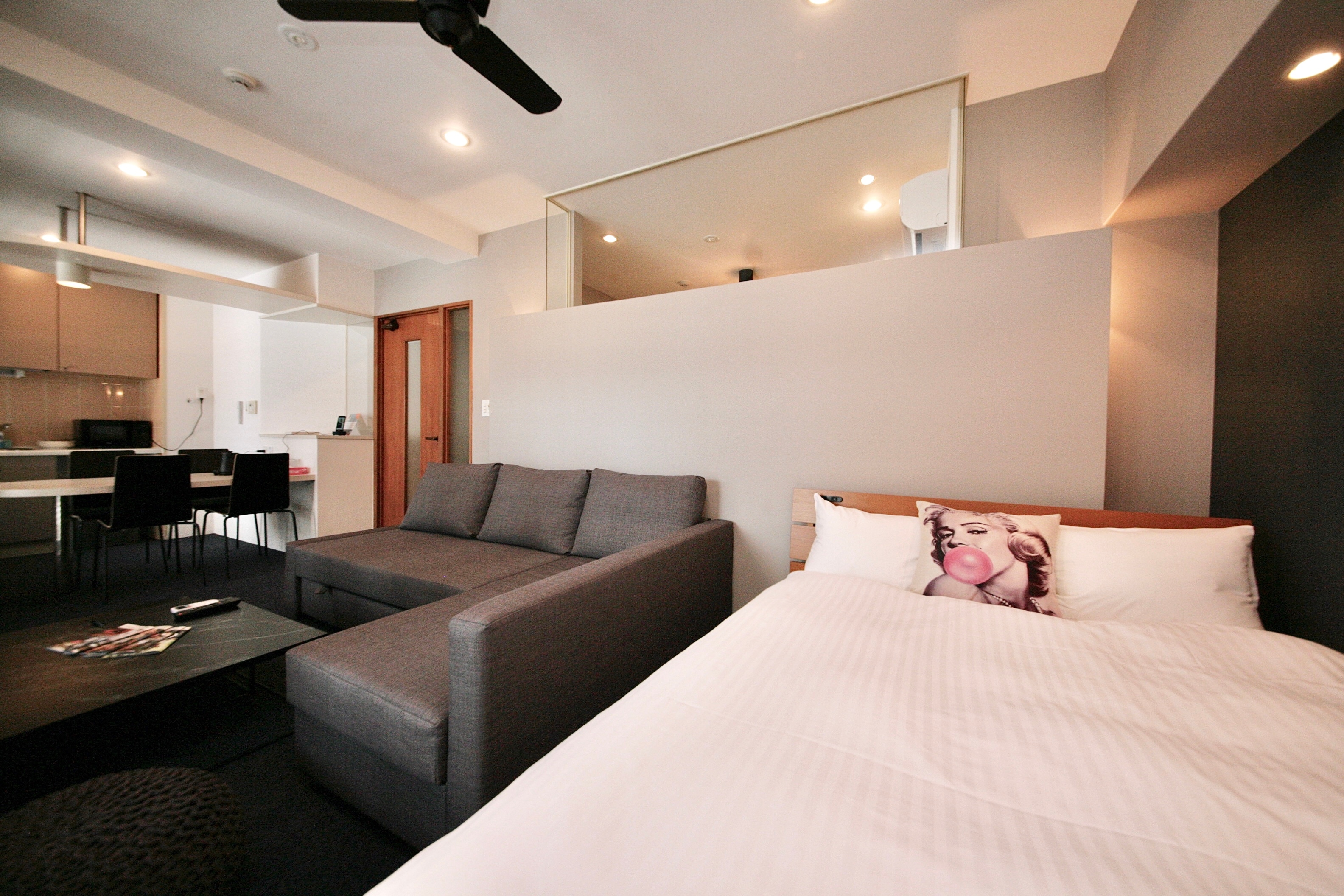 1LDK living bed