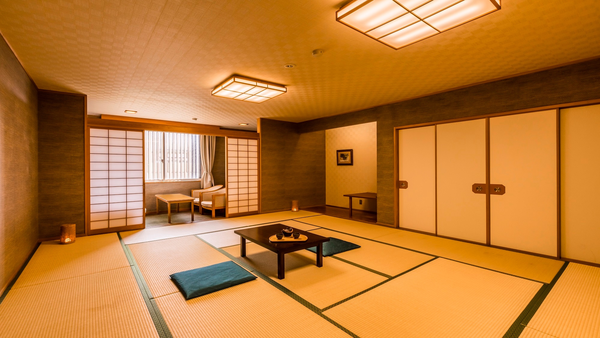 Standard Japanese-style room of 15 tatami mats *A sample room