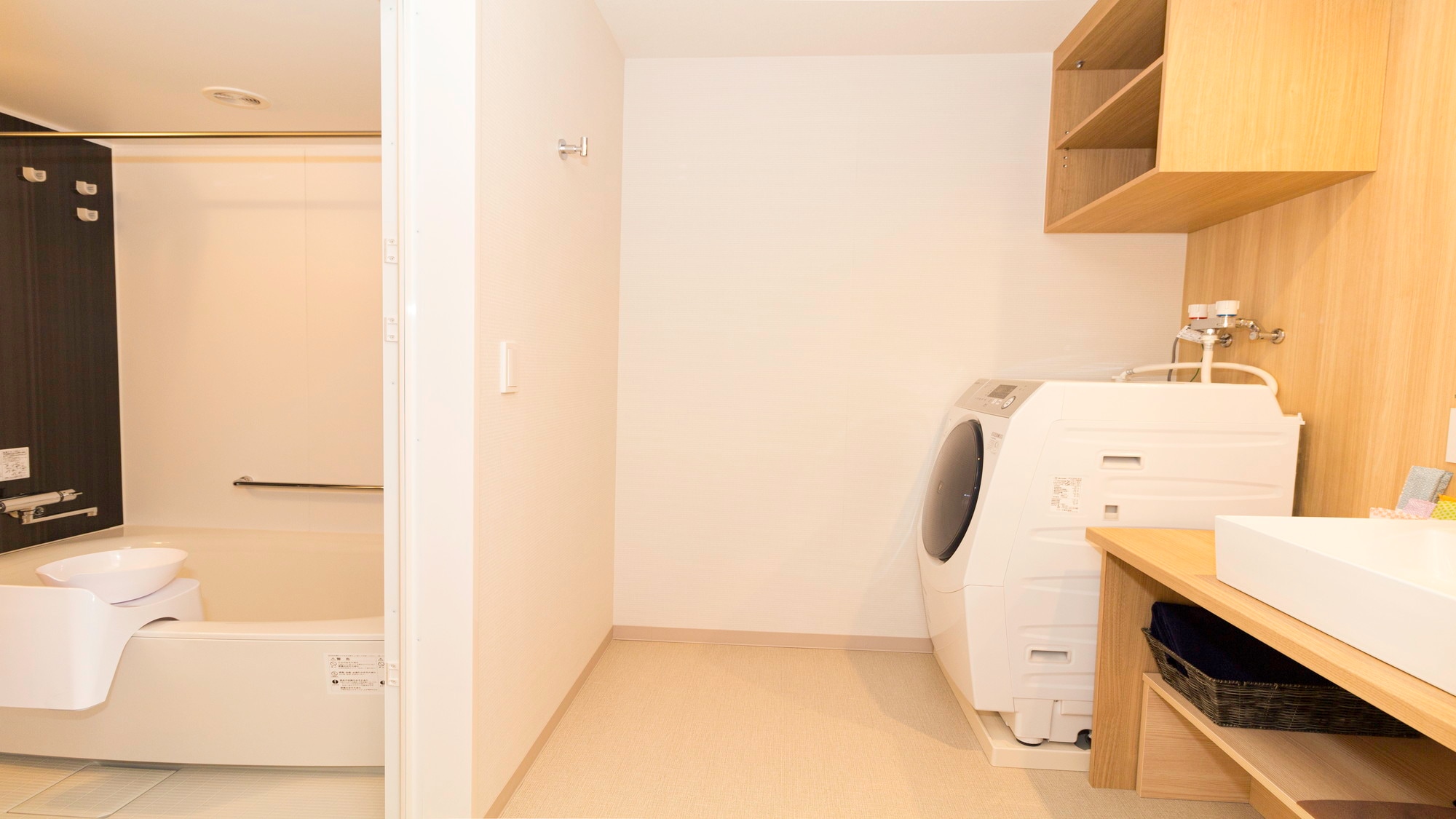 住宅房间配有厨房、壁橱和家用电器（洗衣机、冰箱、吸尘器等）。
