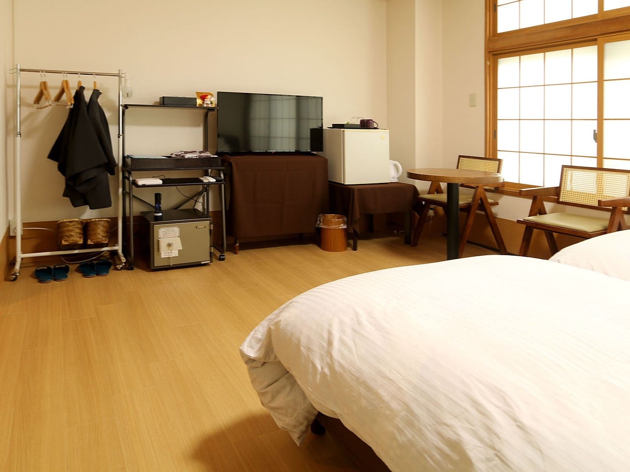 8 tatami barrier-free Western-style room