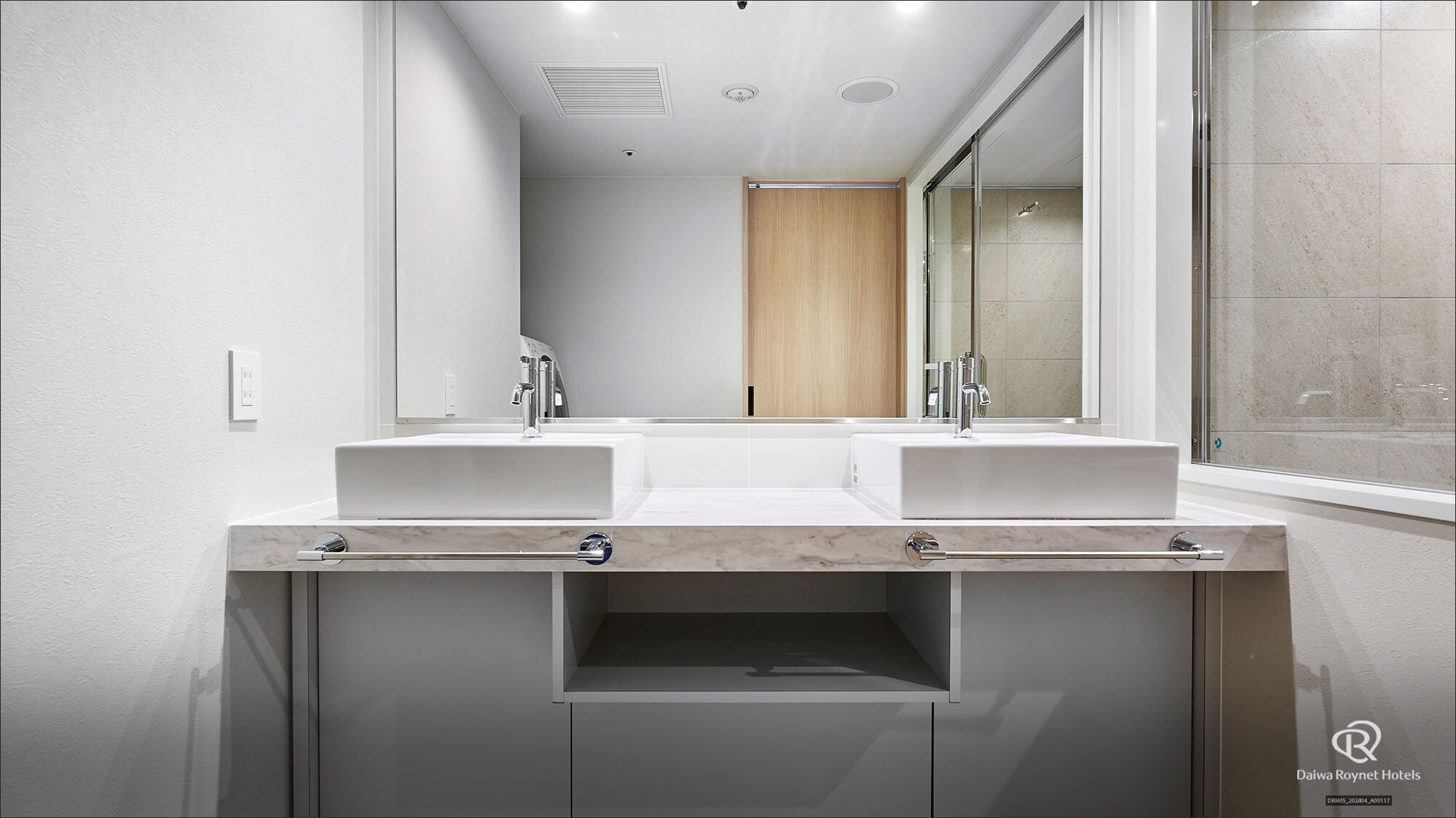 Family Fourth Room (Washbasin)