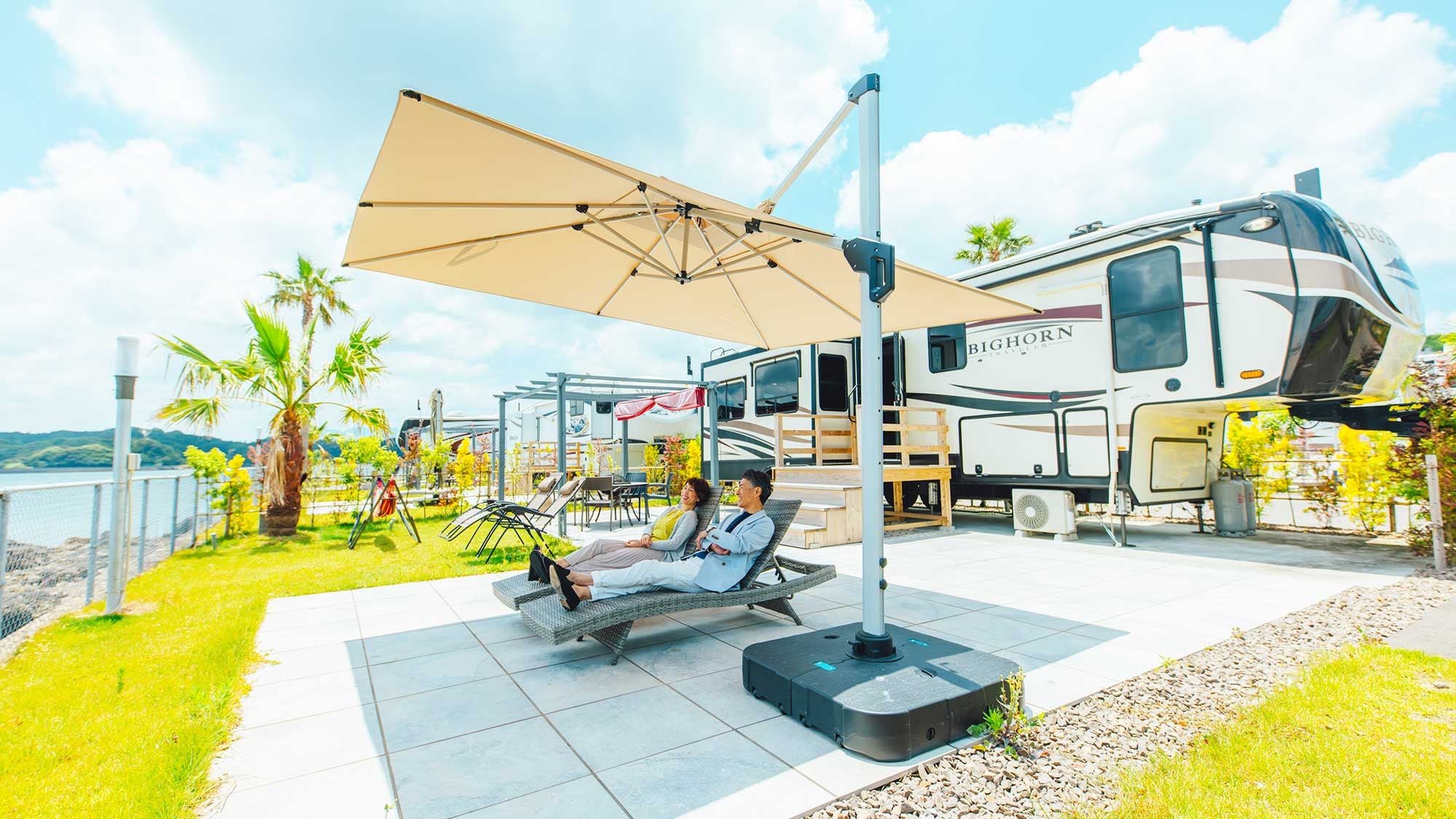[Trailer house] Each section has a private terrace where you can relax.