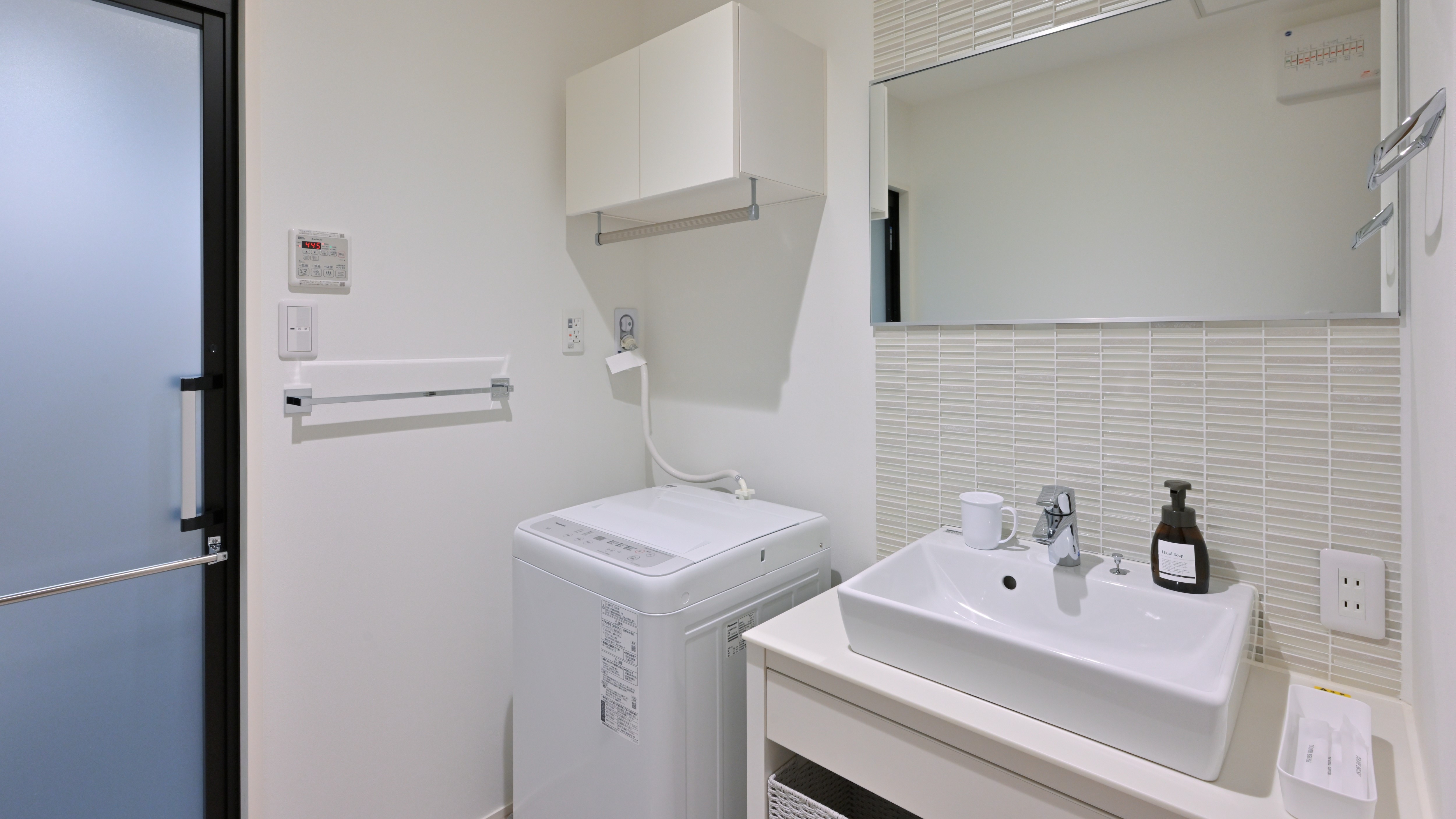 E Type | Bathroom: with washing machine