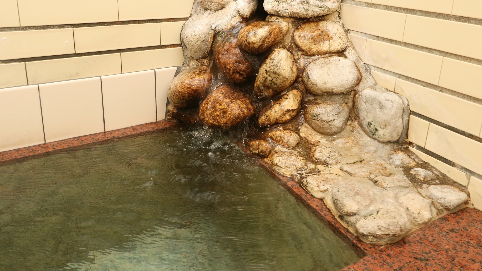 Natural hot springs - Please use the facility exclusively
