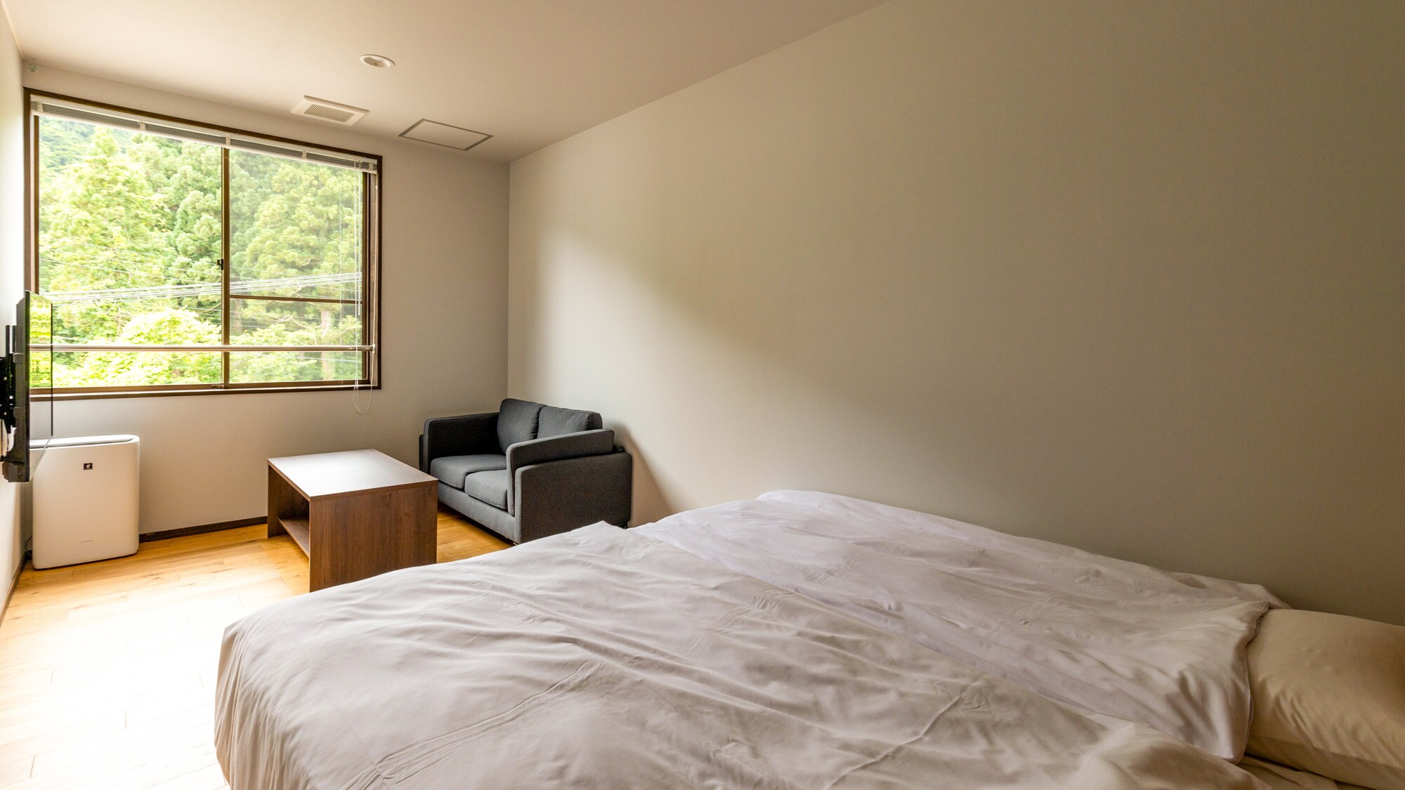 ・Economy Twin B/A new, compact Western-style room opened in July 2022.