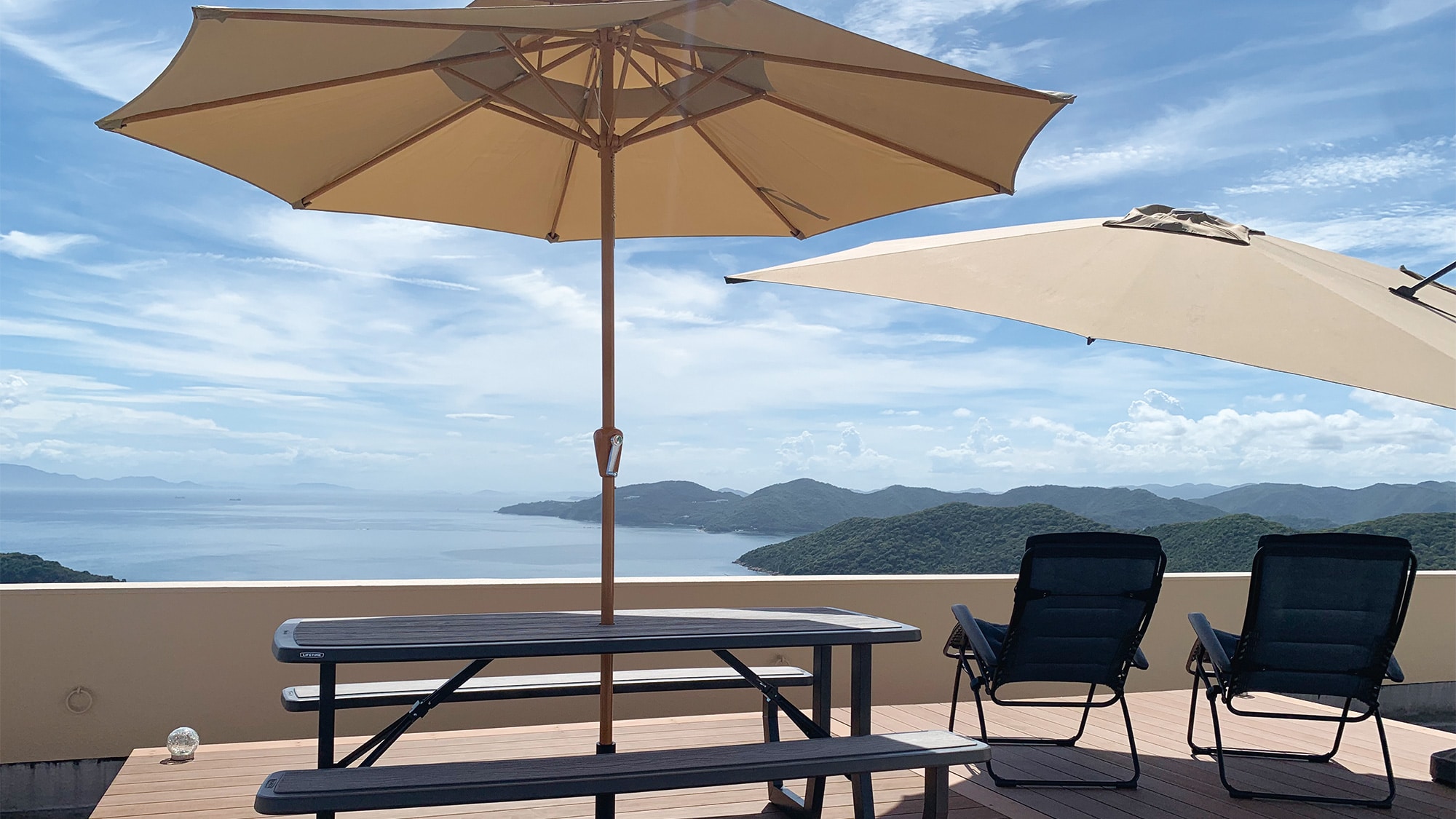 Enjoy a spectacular view of the tranquil Setouchi Sea. The rooftop "Sky Terrace" has opened!
