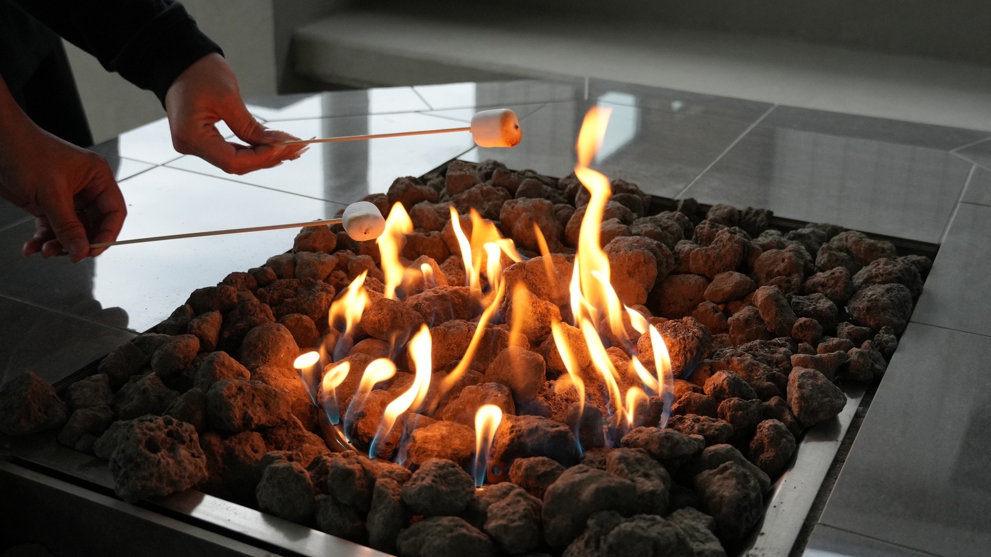 Tiệc lửa trại và kẹo dẻo nướng