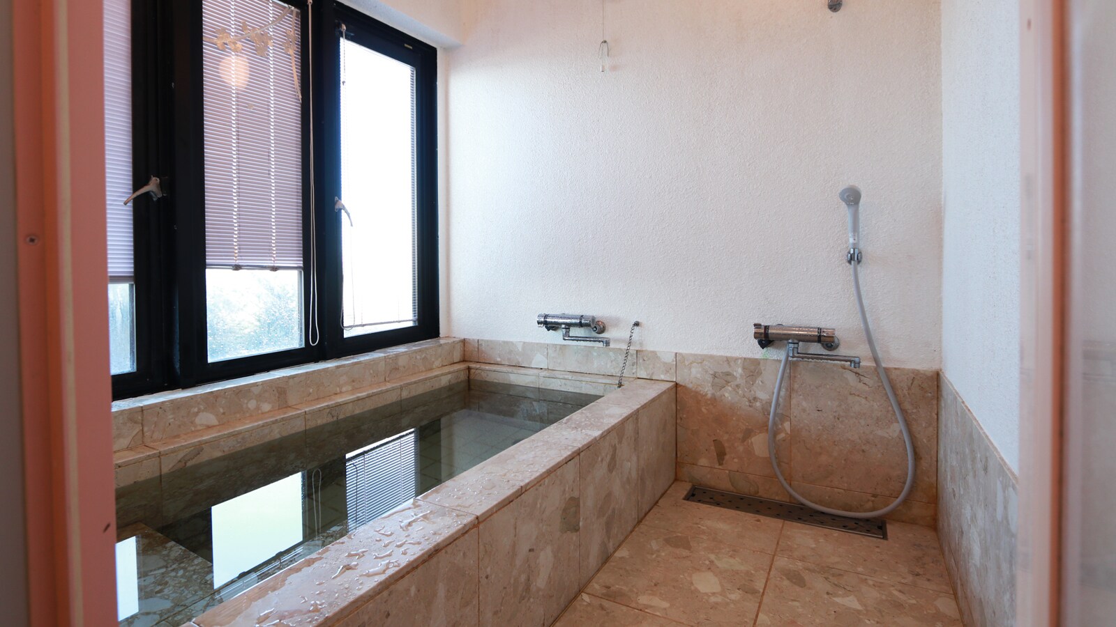 [Private bath 2] Marble private bath