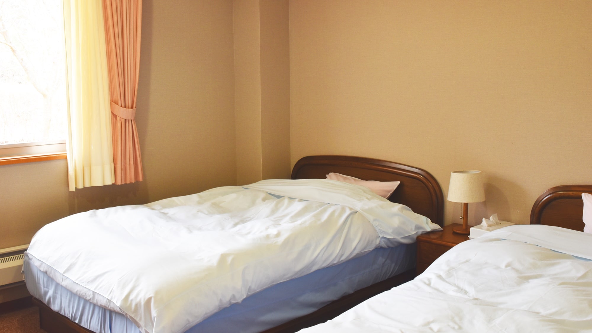 *[Example of guest room/Western-style room in the main building] This Western-style room is recommended for guests who don't like futons.