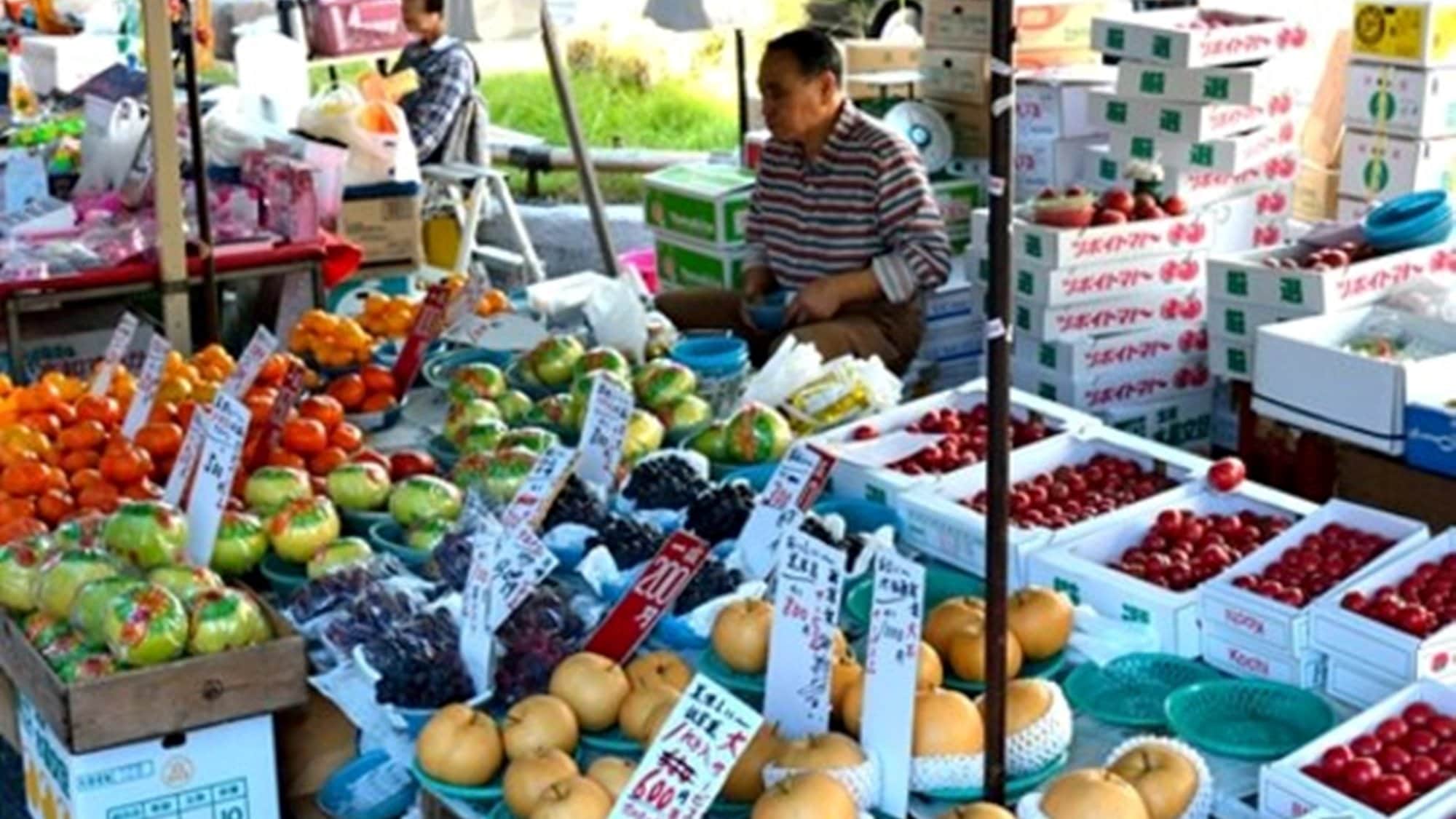 [Nearby sightseeing] Sunday market is a 10-minute walk from the hotel