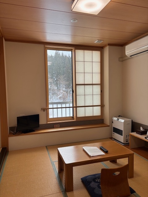 2nd floor: 6 tatami Japanese-style room