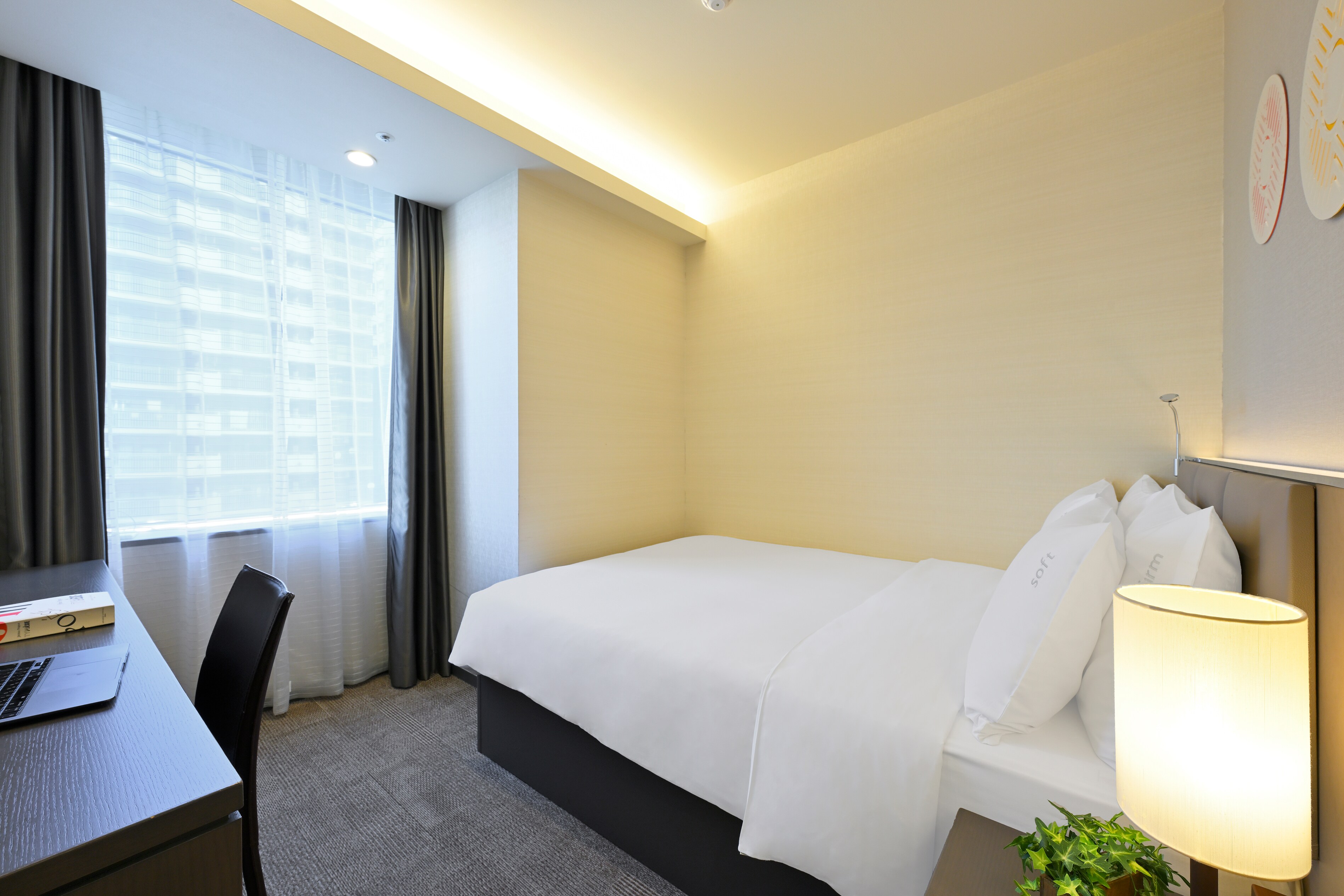 18㎡ Standard double bed A simple and functional standard type room for 1 to 2 people.