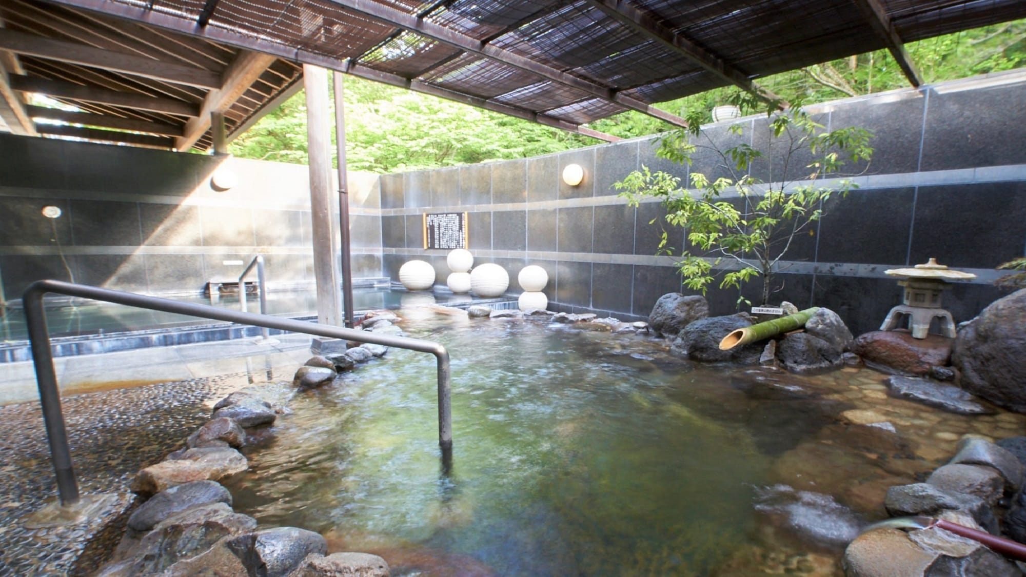 [Open-air bath] It has the same function as soap and can remove dead skin cells.