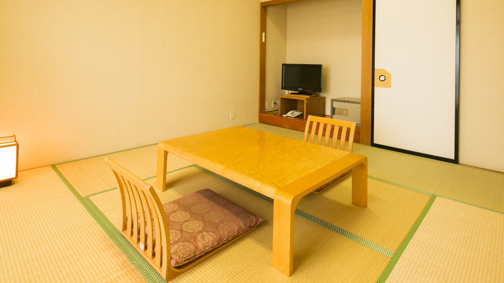 Japanese-style room (8 tatami mats)