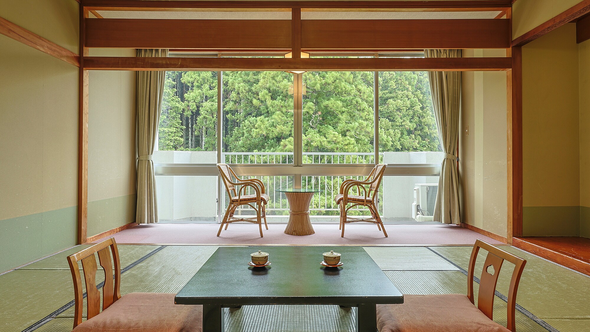 日式房間 12.5 榻榻米 | 寬敞的陽台,周圍綠意盎然,撫慰心靈