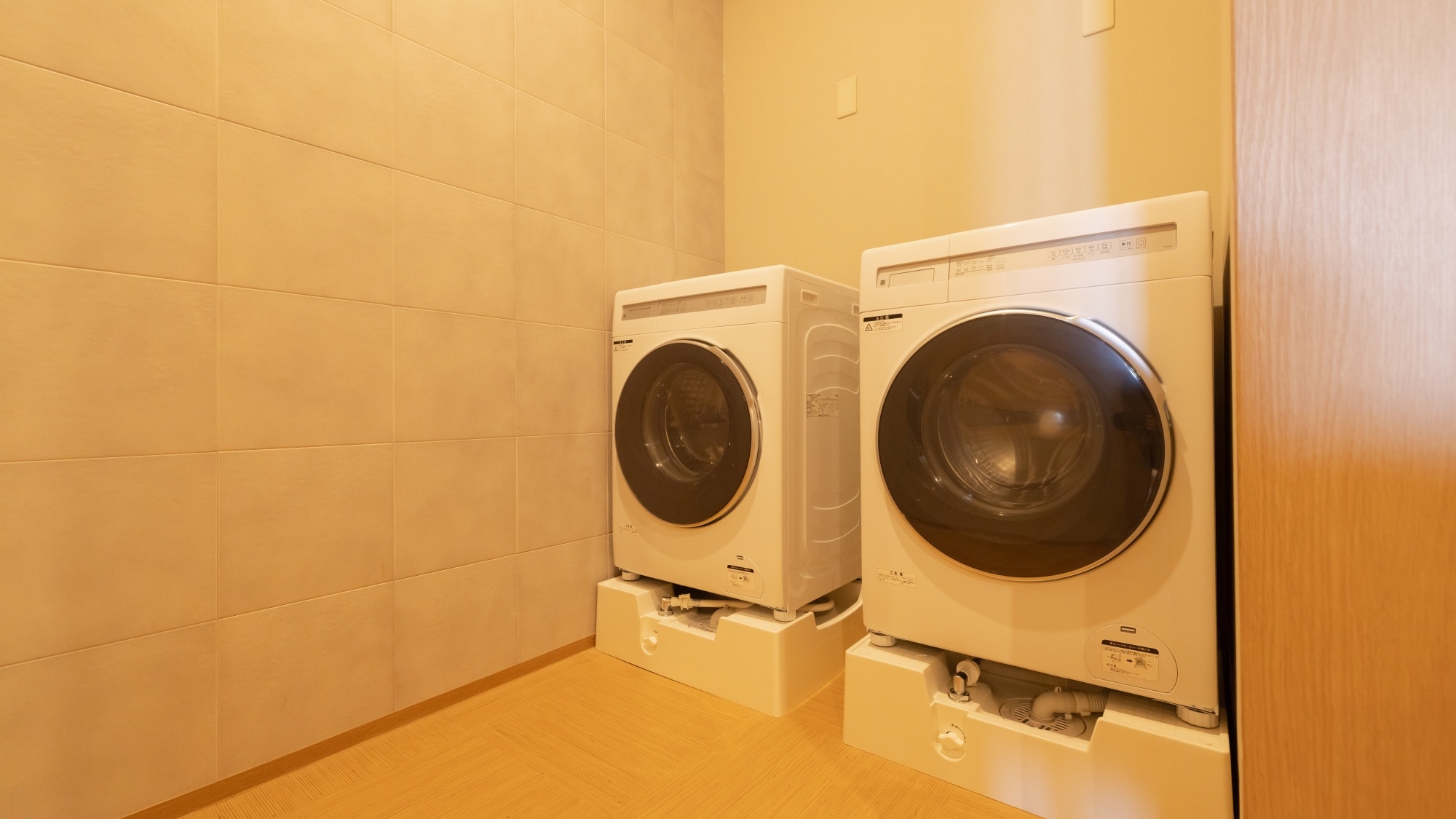 [บริการซักรีด] มีบริการซักรีดฟรี ผงซักฟอกมีจำหน่ายที่ร้าน