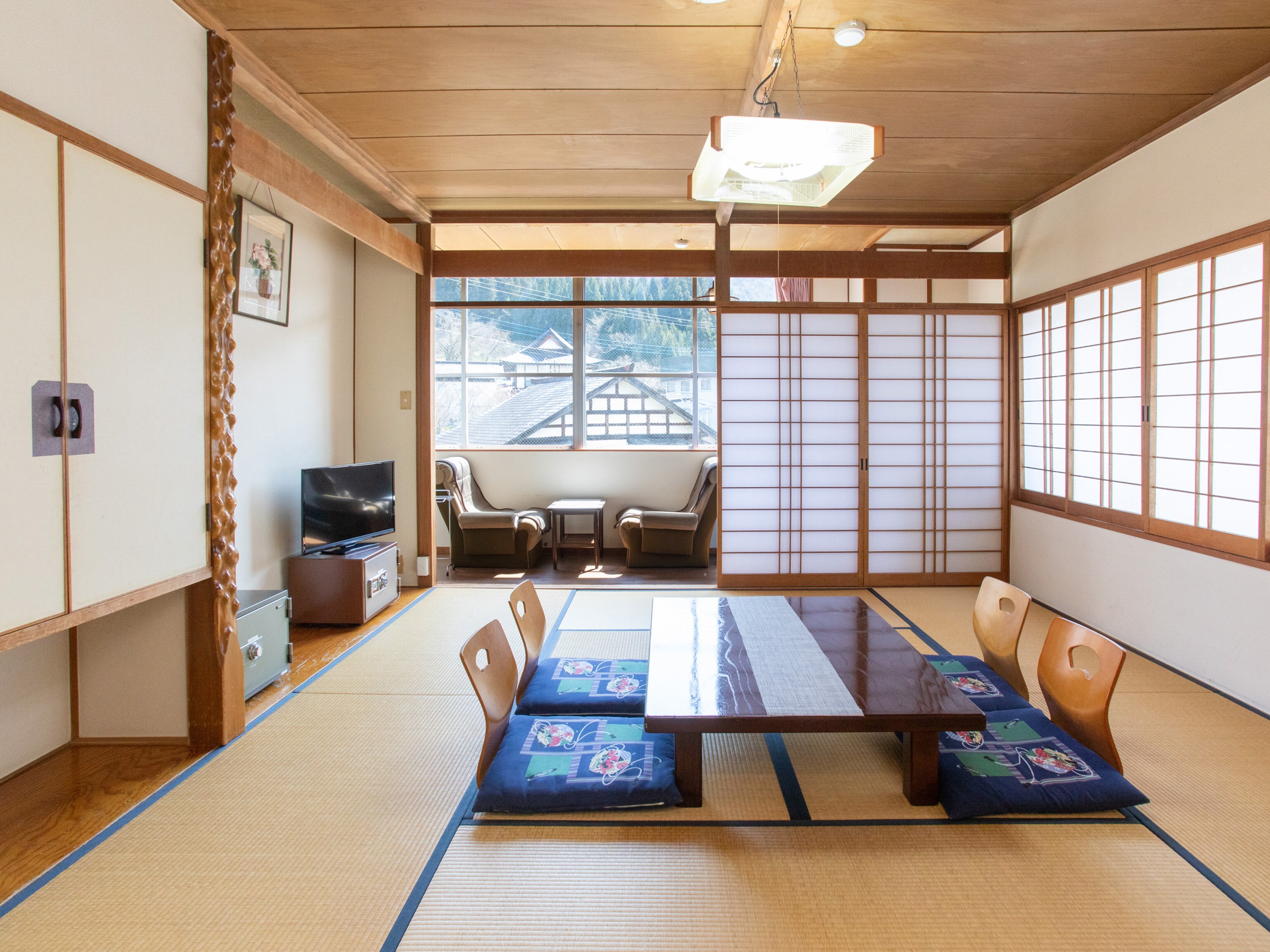 [Non-smoking] Japanese-style room for 1-4 people (no bath or toilet)