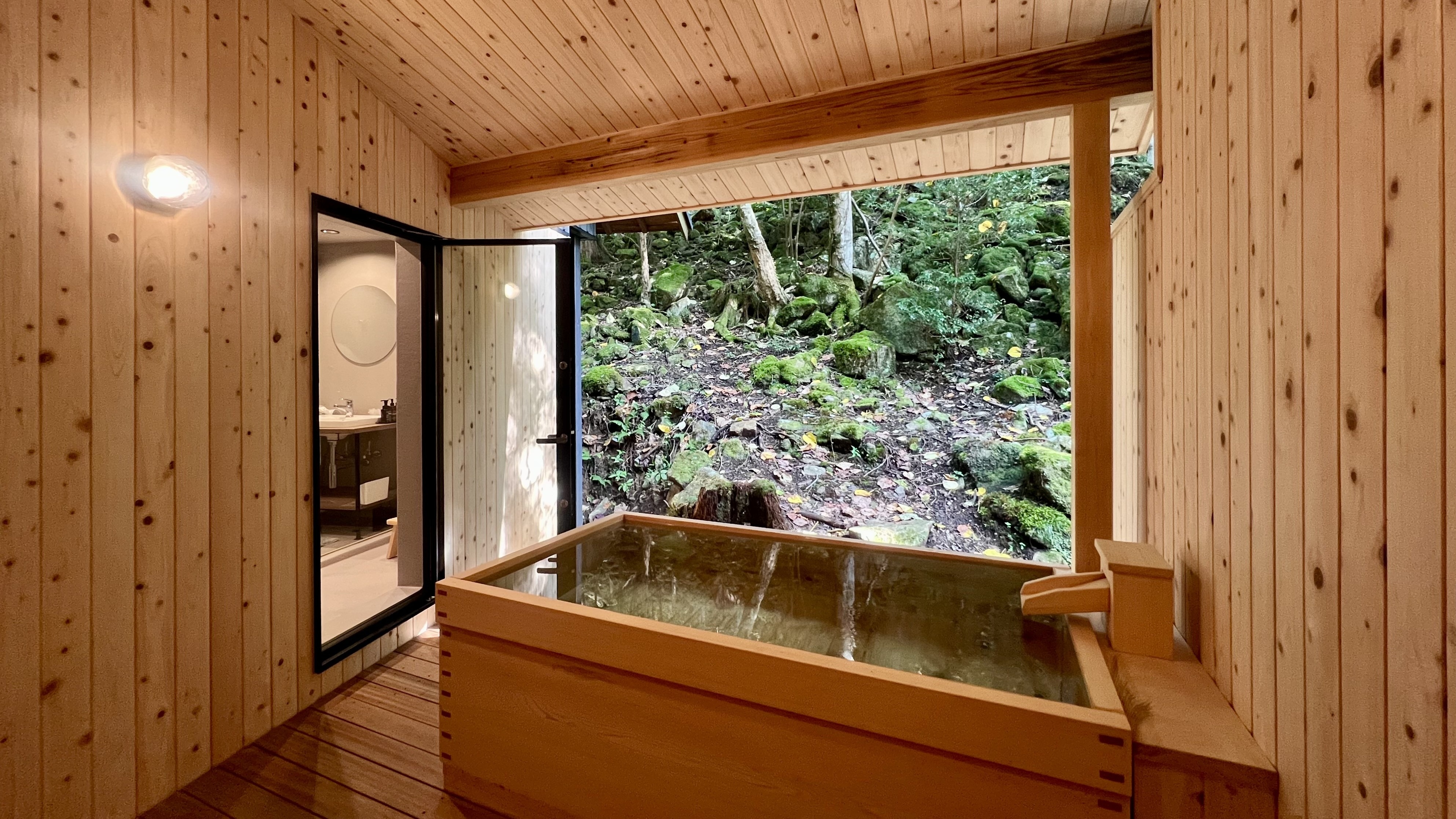 [Separate room with hot spring bath] Hot spring bath in the room
