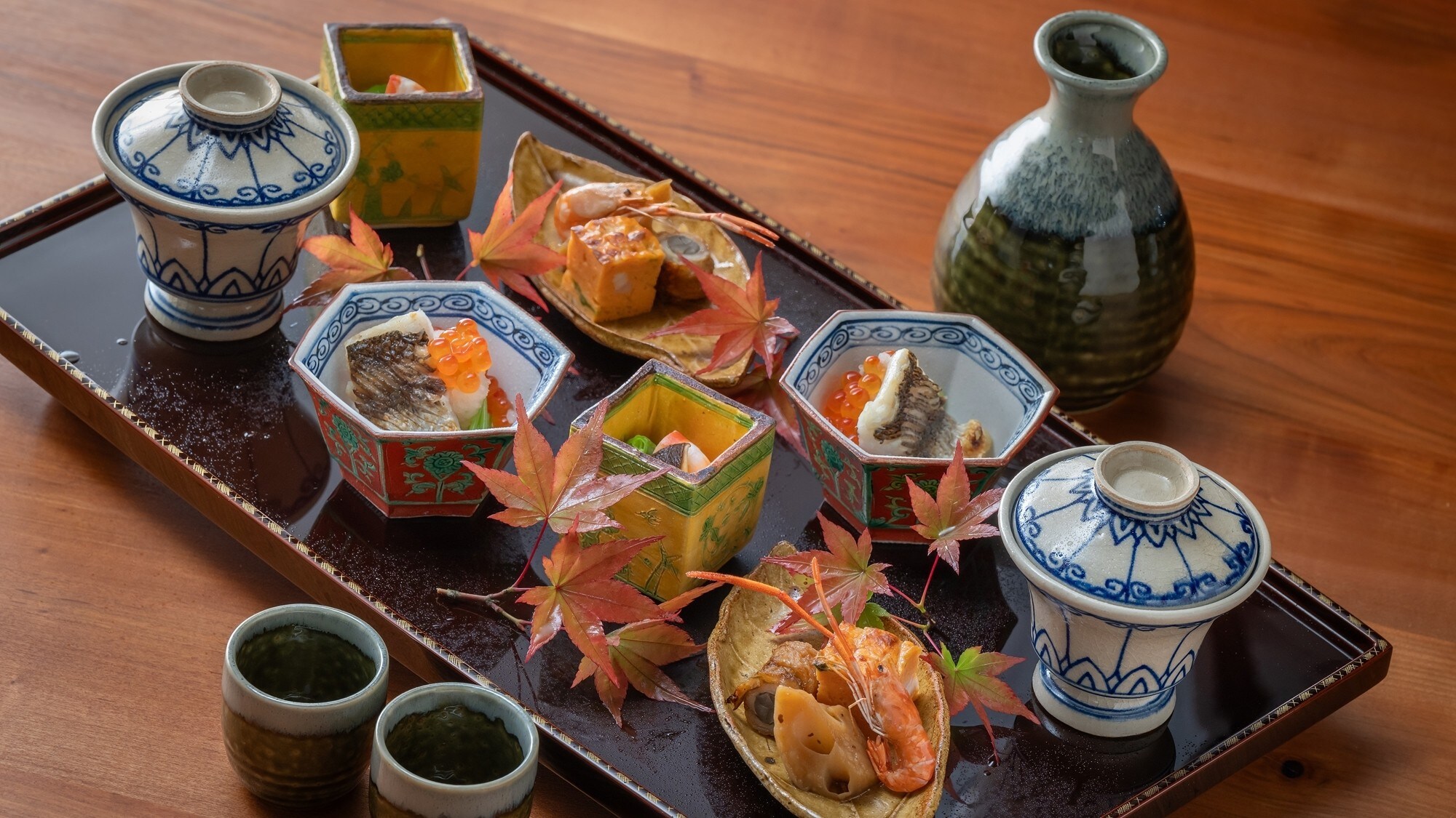 [Dinner example] Dishes made with seasonal ingredients are served on beautiful tableware.
