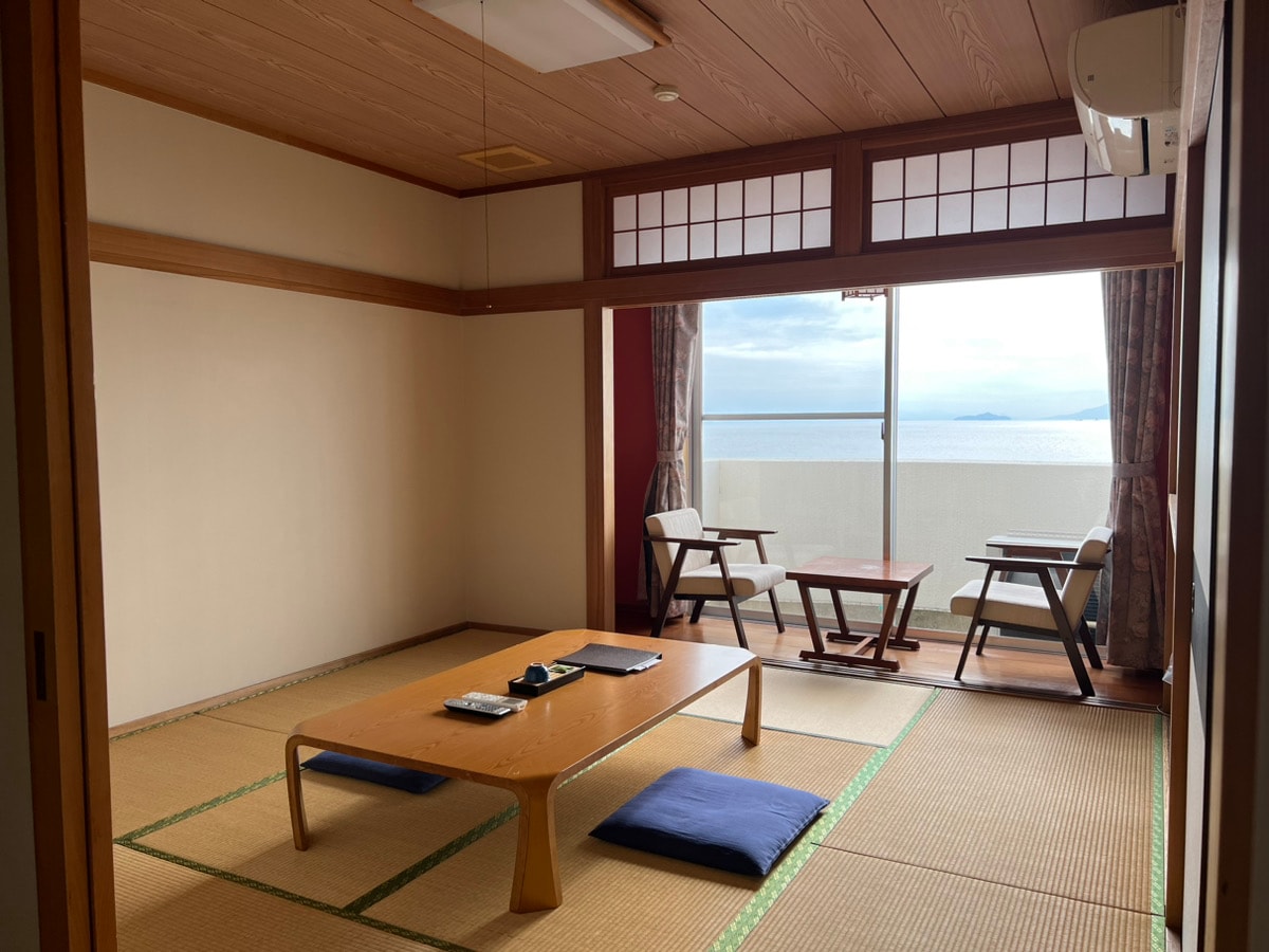 Japanese-style room (8 tatami mats)