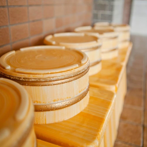 Please enjoy the natural hot spring water drawn from Happo Onsen.