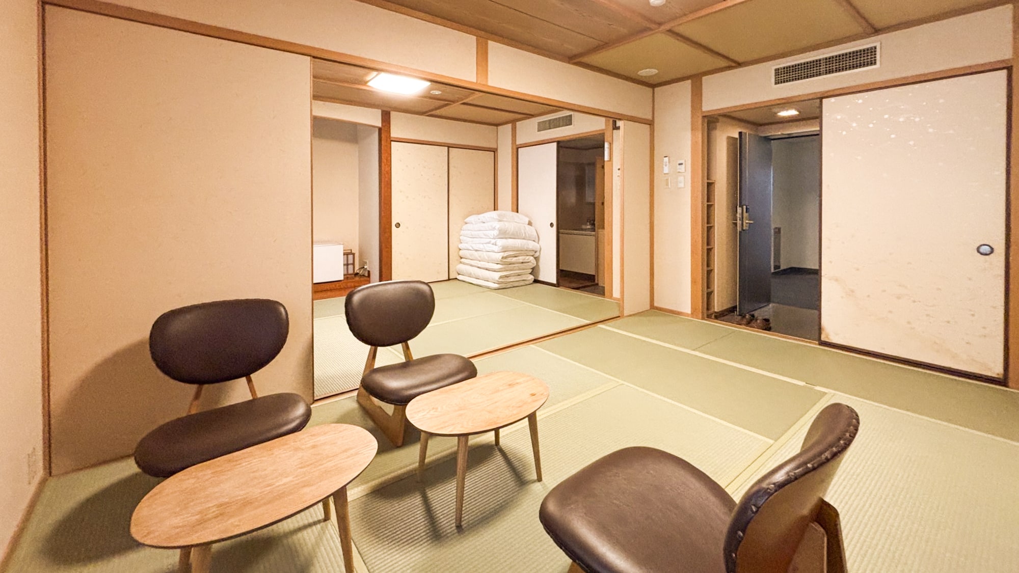 Connecting Japanese-style rooms