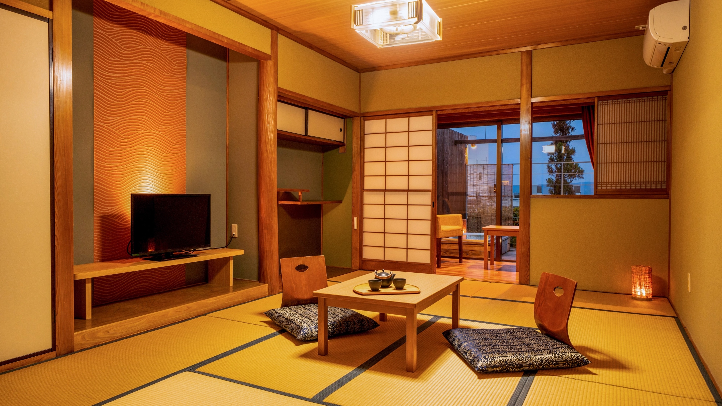 Standard Japanese-style room with open-air bath *Example of a guest room