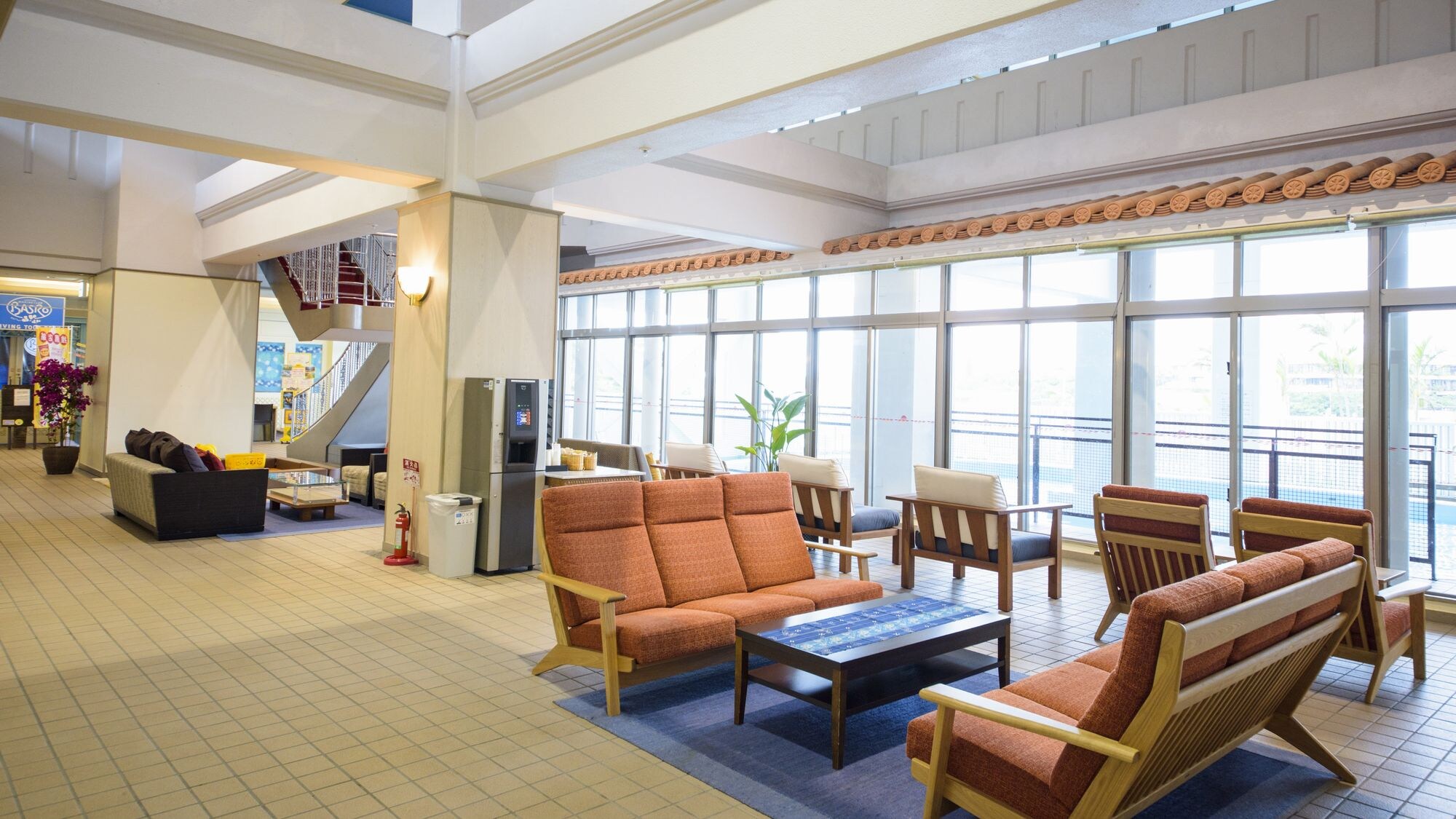 A spacious lobby where you can relax and relax.