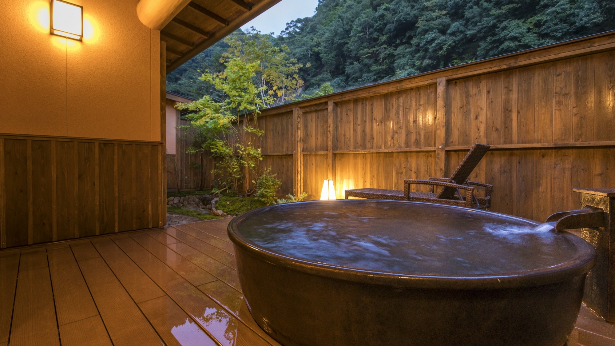 Enjoy a supreme moment in the open-air bath in your room. It is a 100% free-flowing premium hot spring without adding water, heating, or circulating filtration.