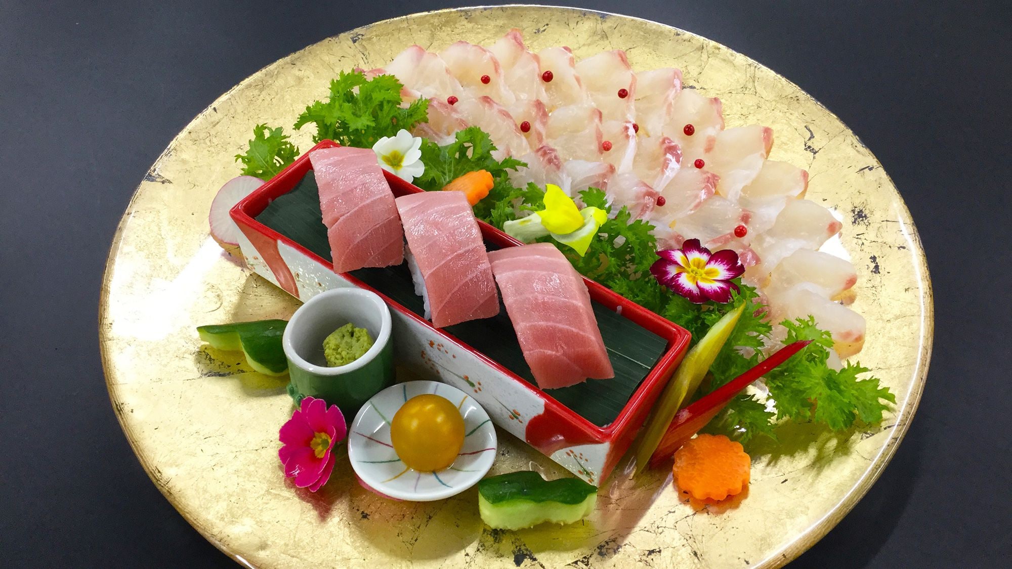 ◆26 Mùa hè [Tháng 6-Tháng 8 Asuka] Sushi nigiri cá tráp biển và cá ngừ thái mỏng
