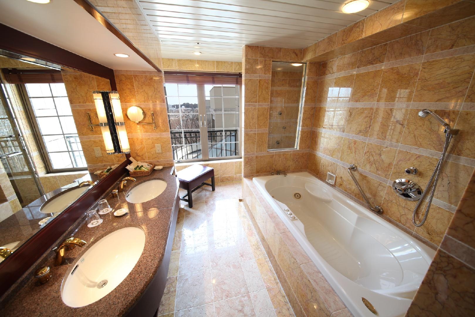 Plaza Suite Room