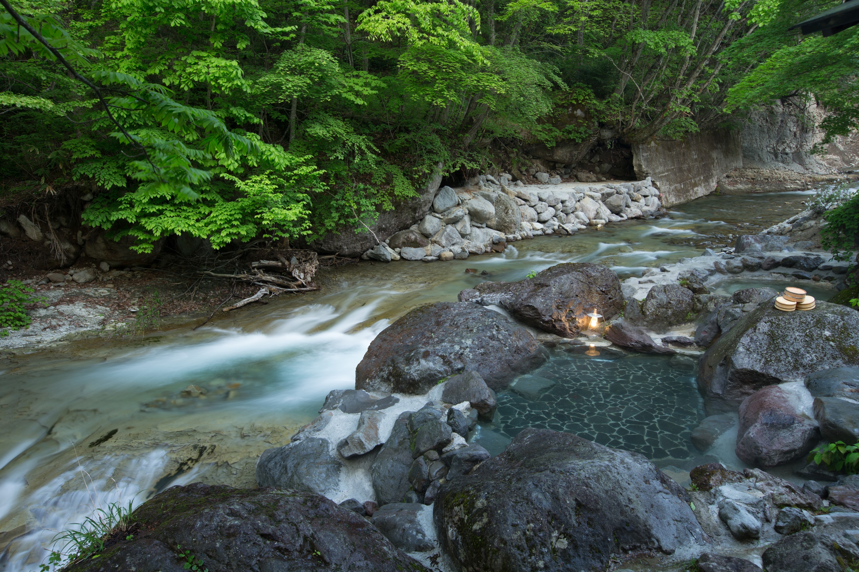 Mountain stream outdoor bath (for men)