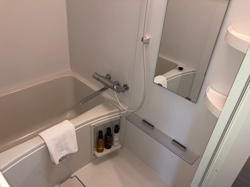 Bathroom (twin room)