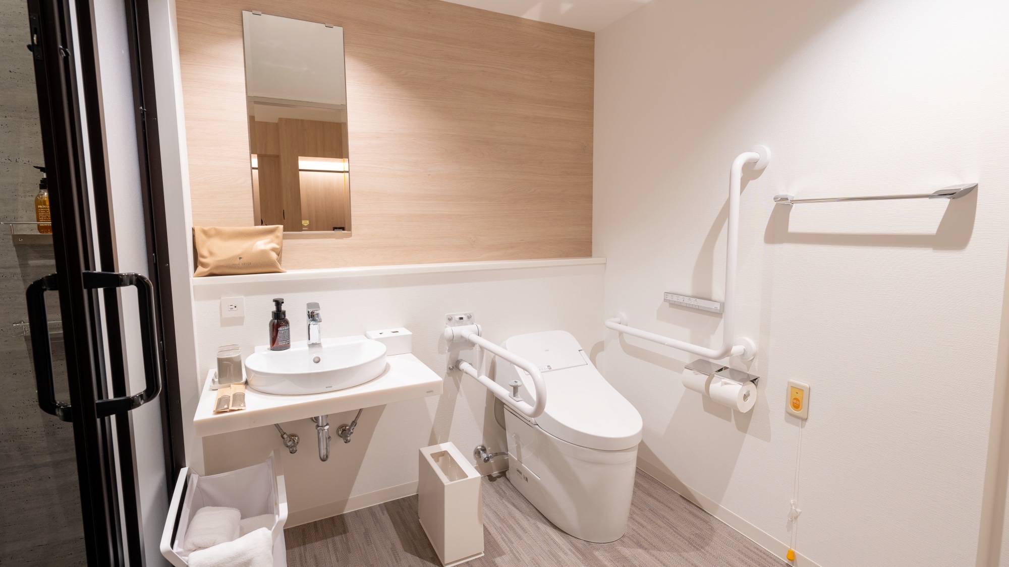Universal Double (Bathroom)