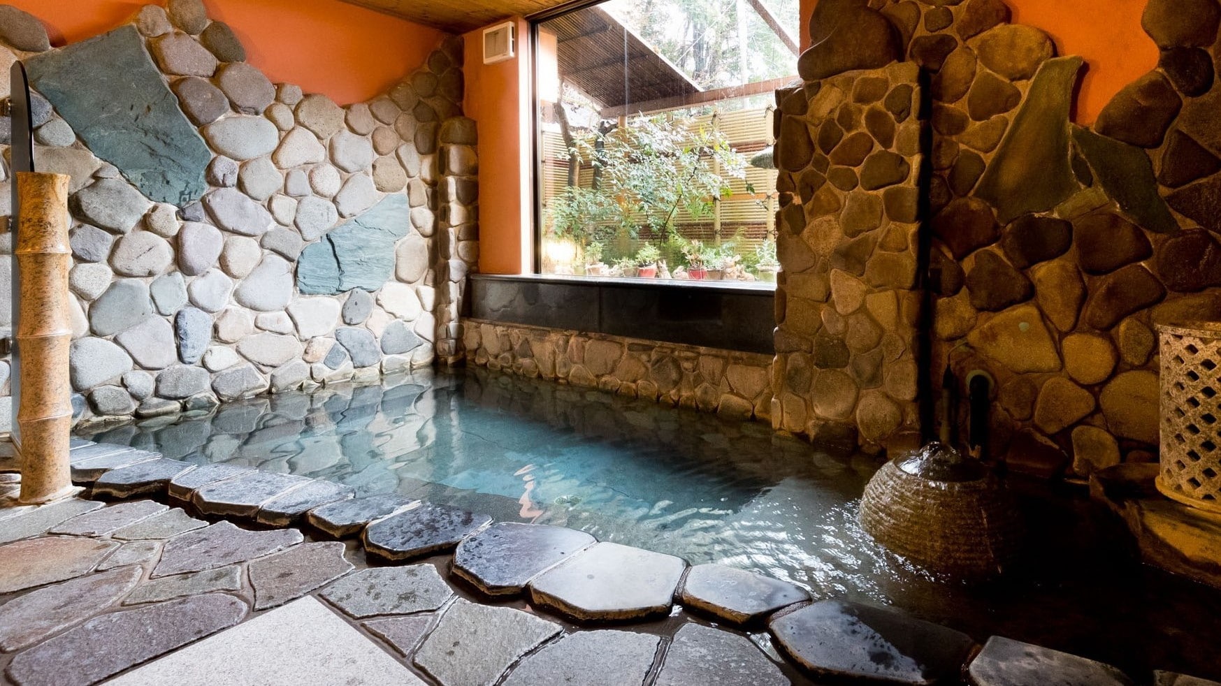 The women's bathhouse "Onnami" has a rock sauna