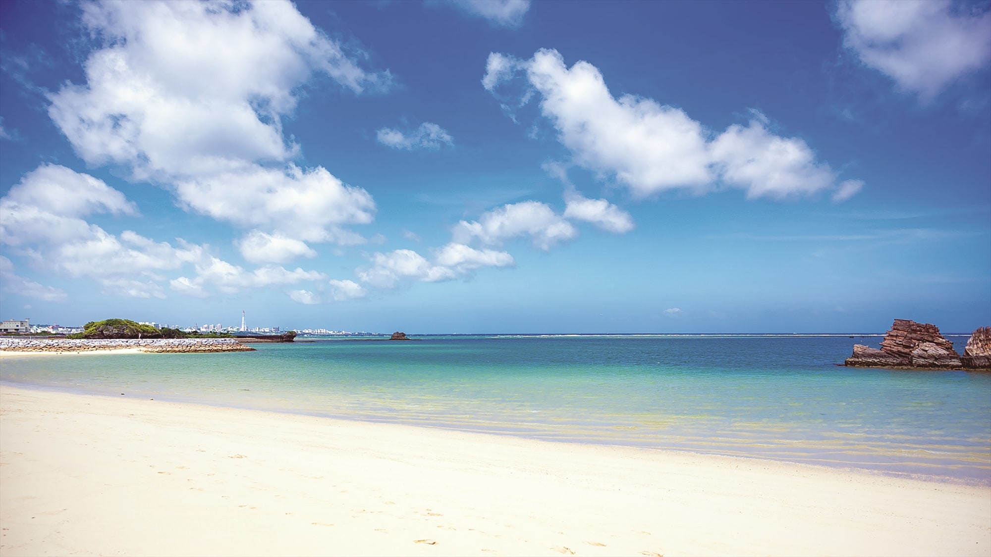 Nearby facilities: About 8 minutes by car to Araha Beach