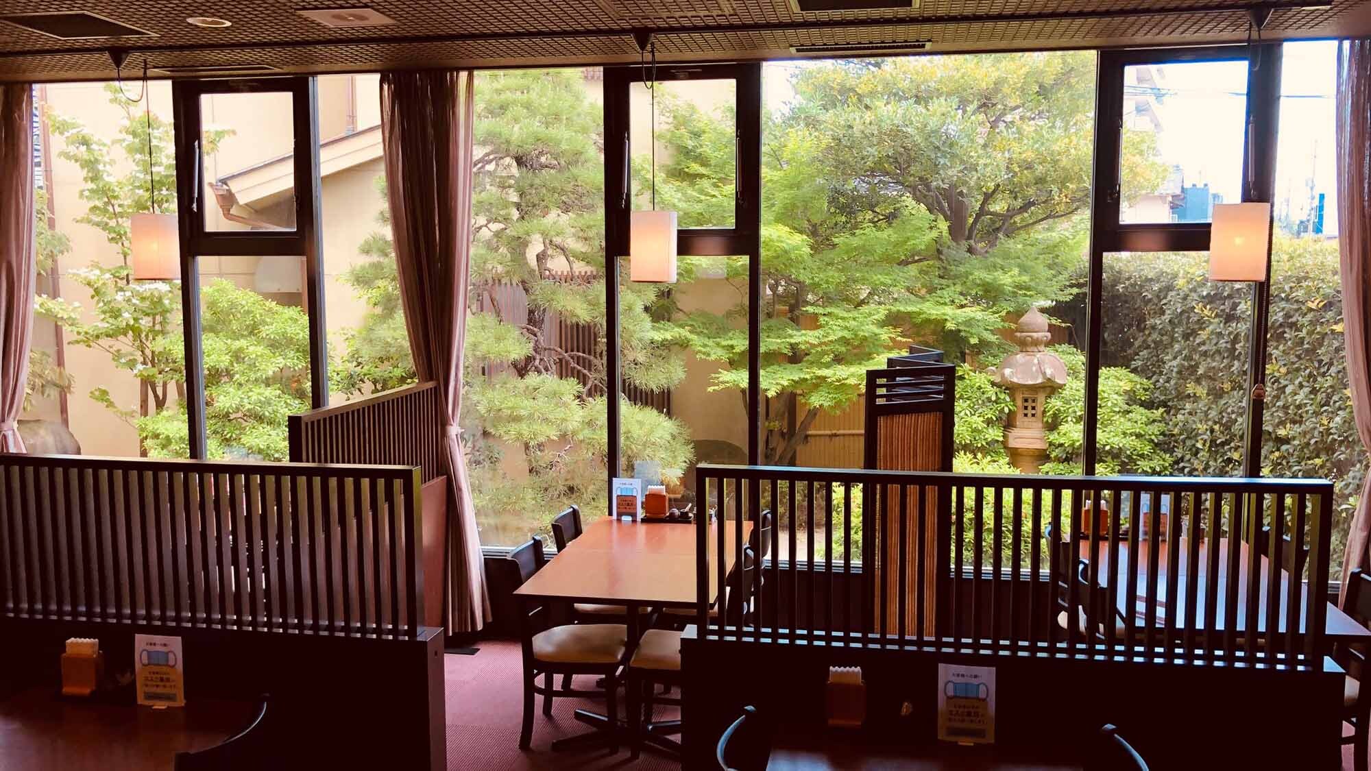 ・ Restaurant