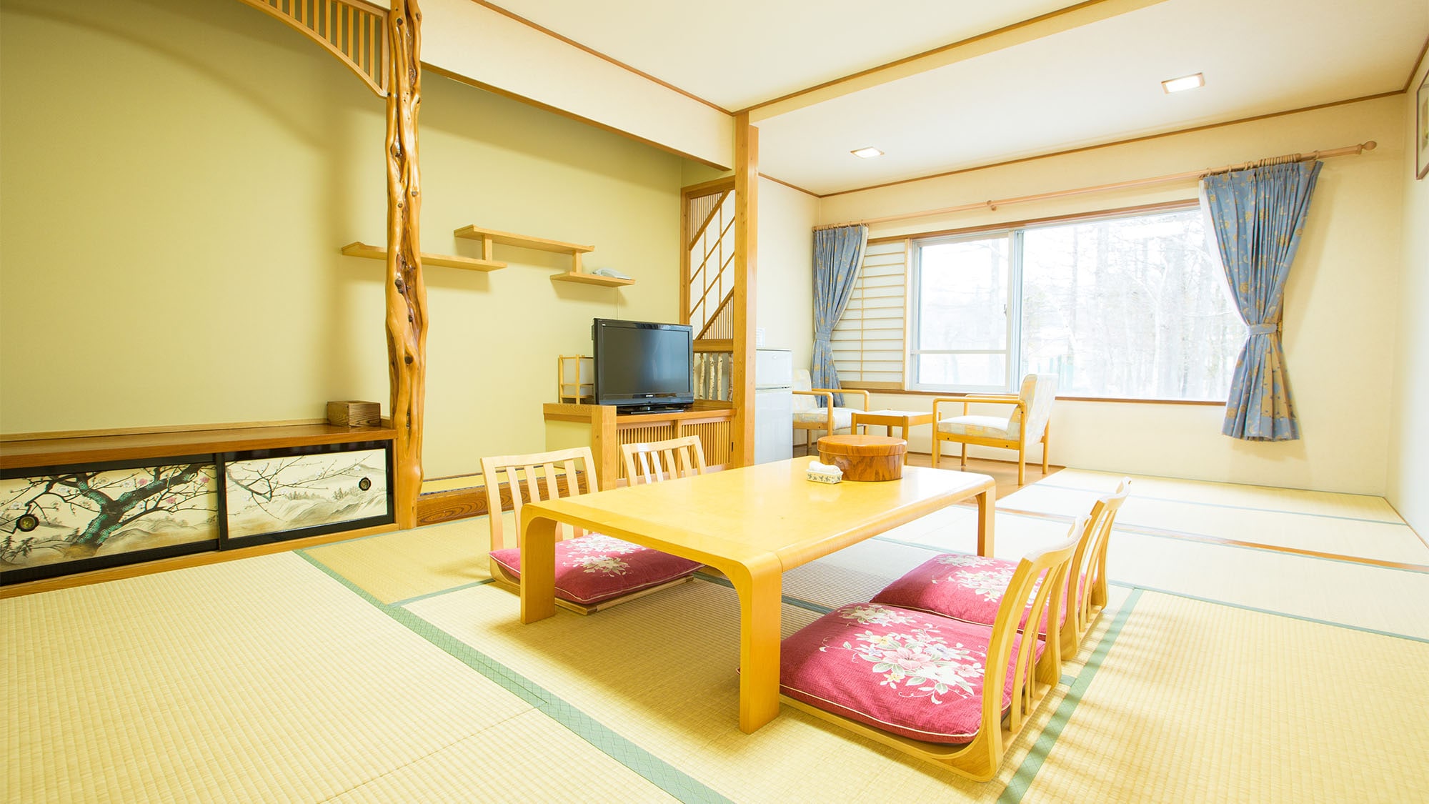 ■Special Japanese-style room (12 tatami mats + wide veranda) [Non-smoking]