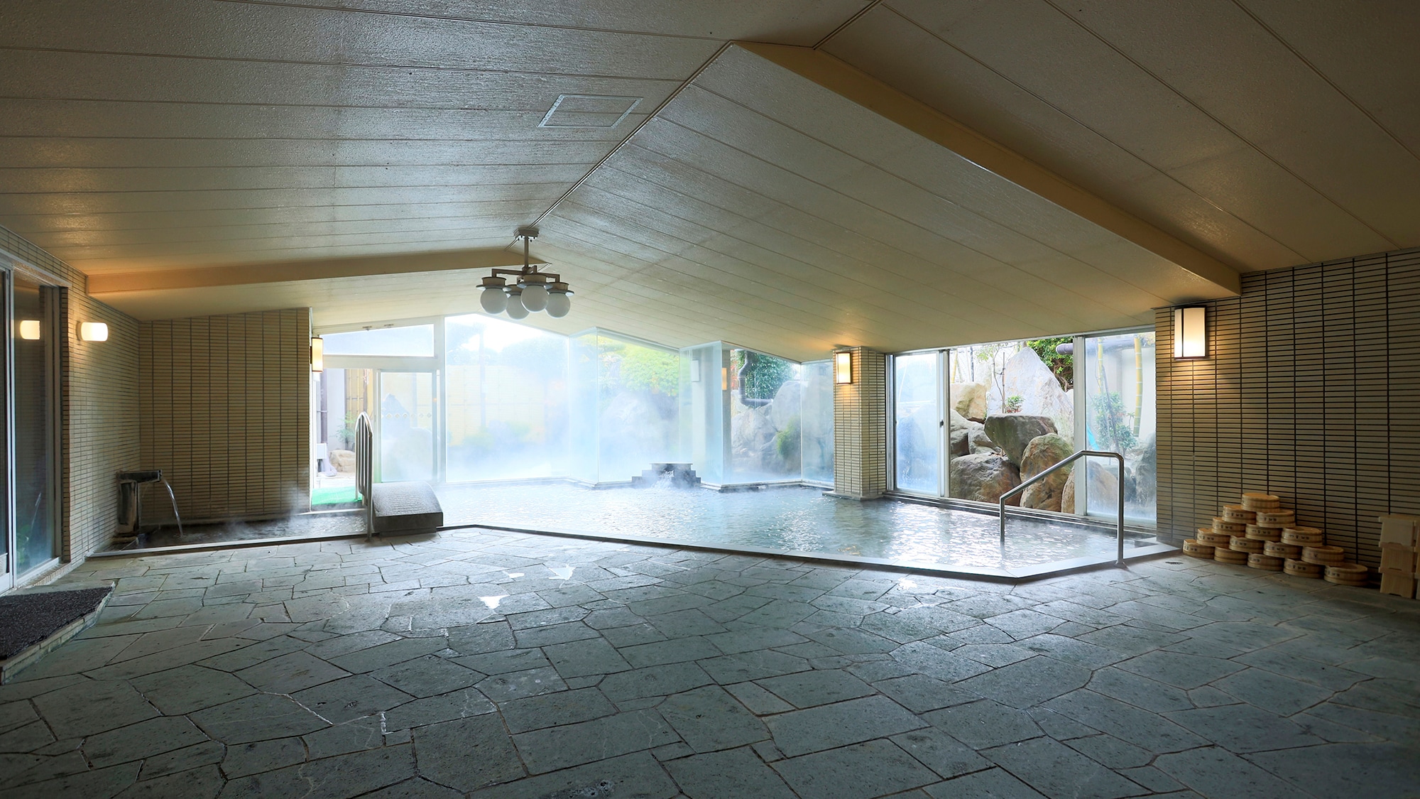 Large public bath (men's bath)