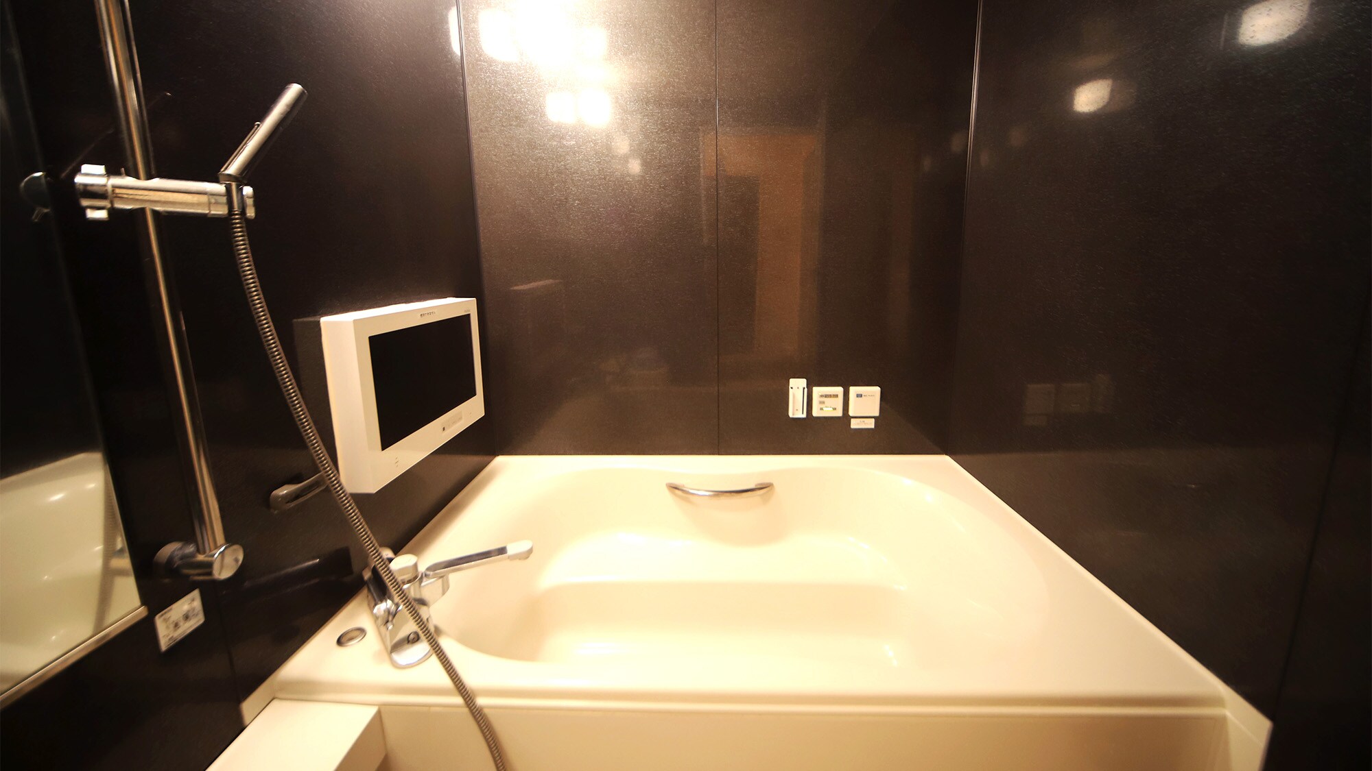 ・ ตัวอย่างห้องน้ำในห้องโปรดรักษาความเหน็ดเหนื่อยเมื่อยล้าของวัน