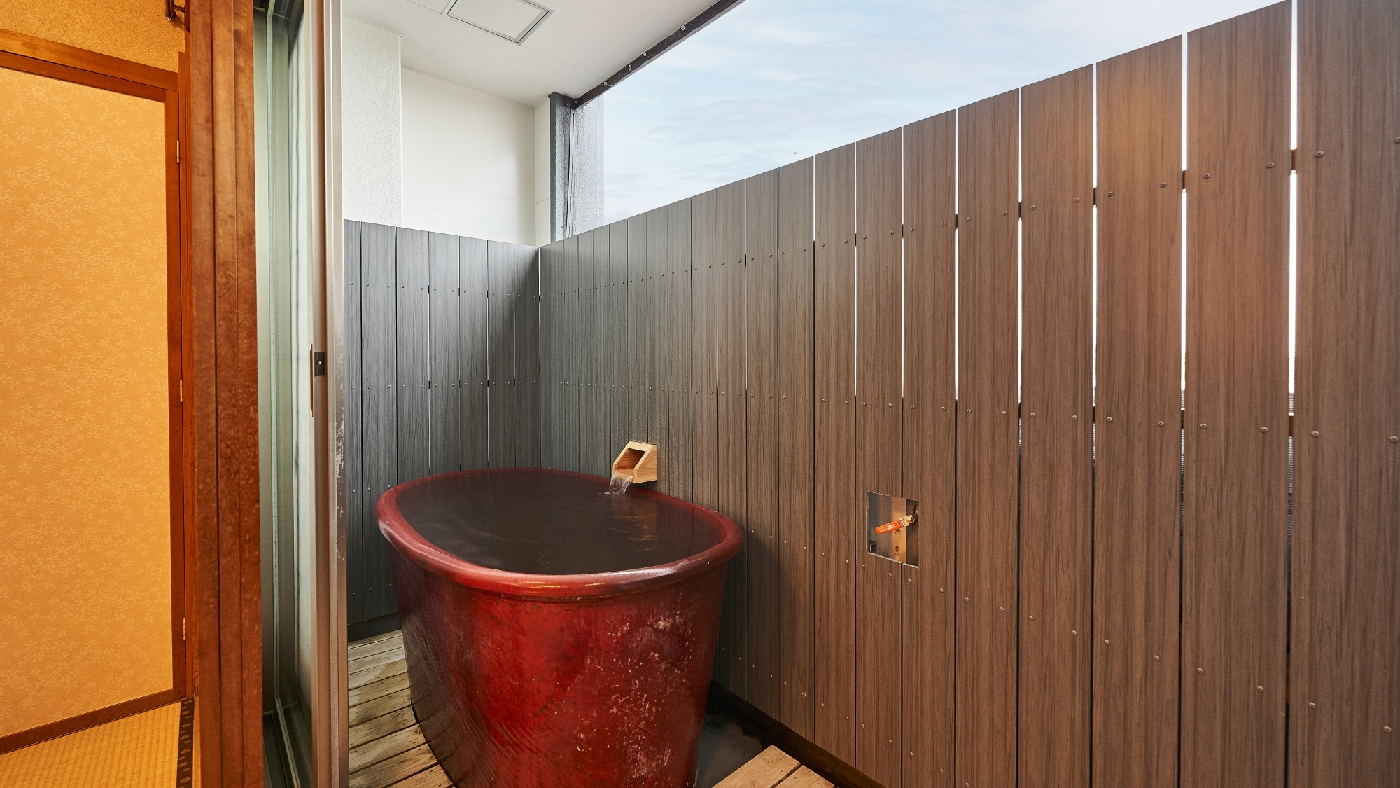 B type Japanese-style room [unit bath + open-air bath]