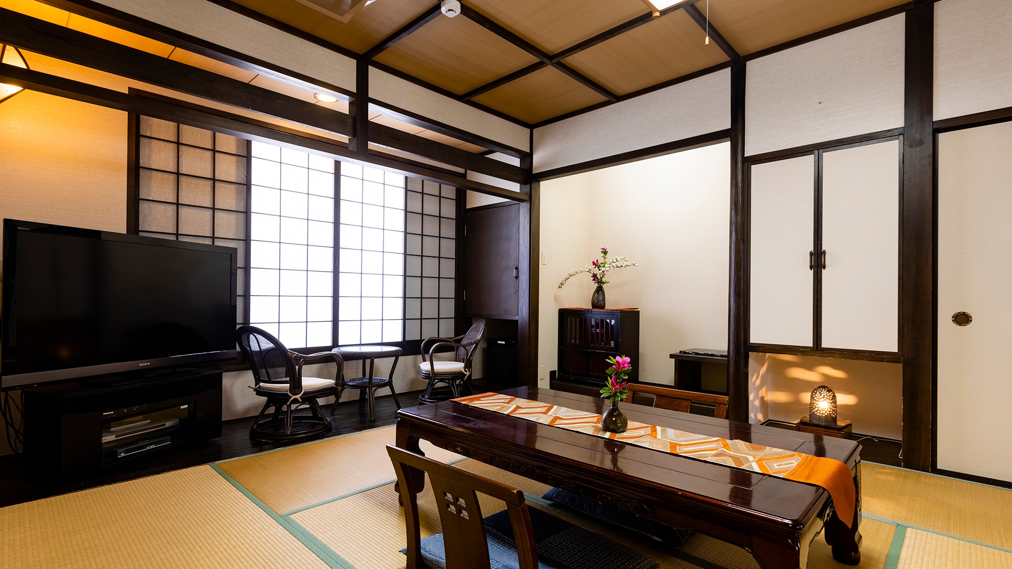 A special Japanese-Western style room with mini-bar benefits 81 square meters / with bath <Maximum square footage> Accommodates up to 6 people