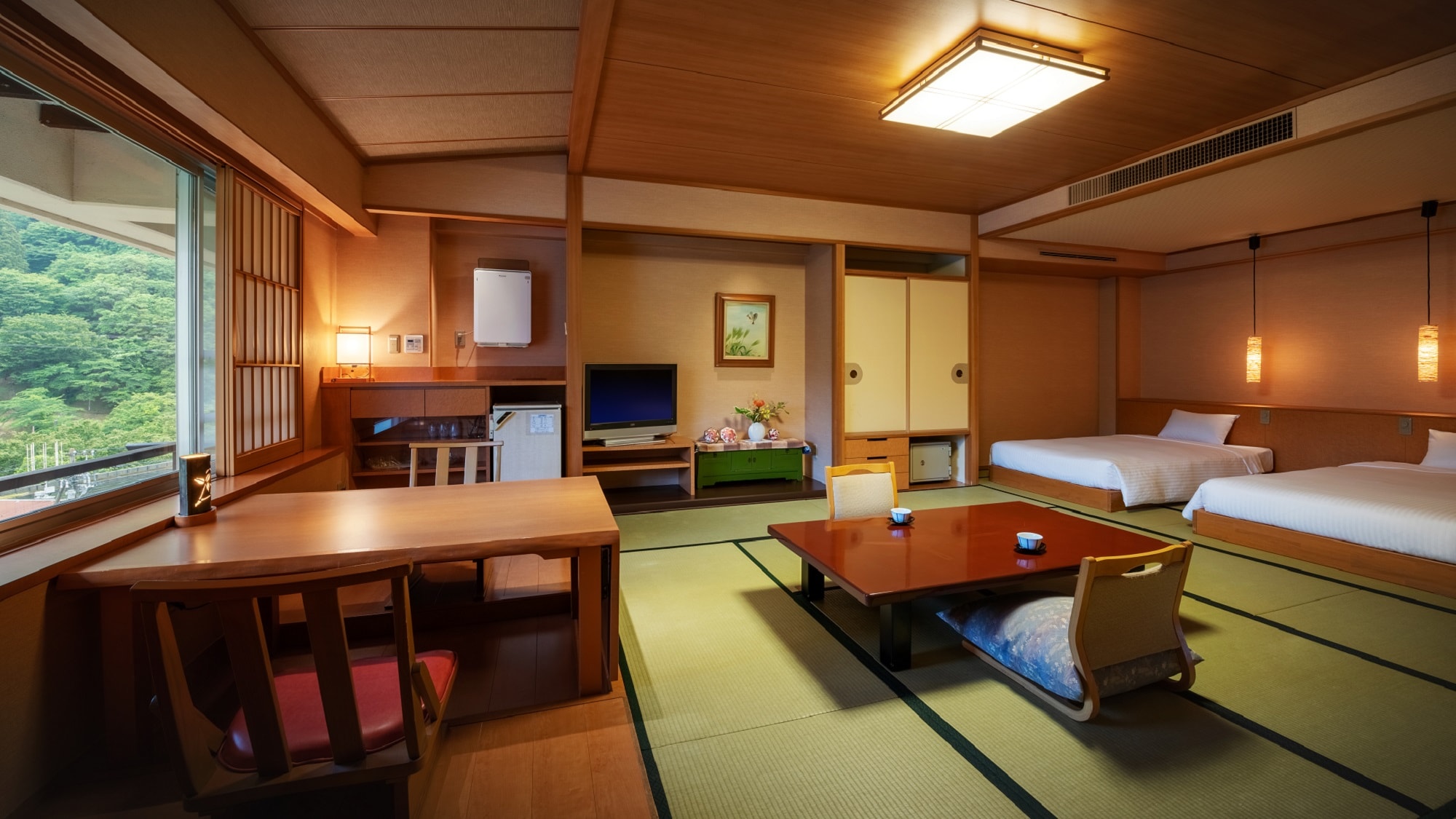 [Guest room with open-air bath] Japanese-style room / twin bed / dining table / open-air bath with view