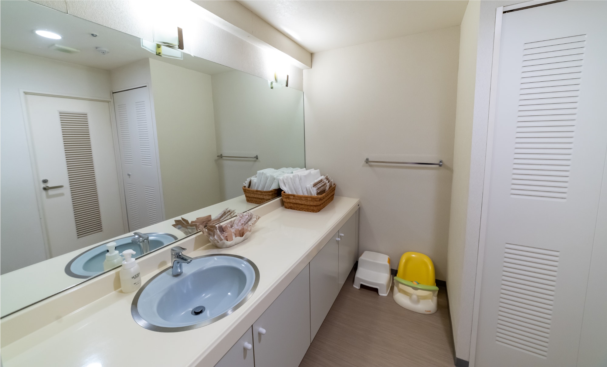 [Japanese-Western style room] {Resort mansion *detached building} Maximum capacity 8 people