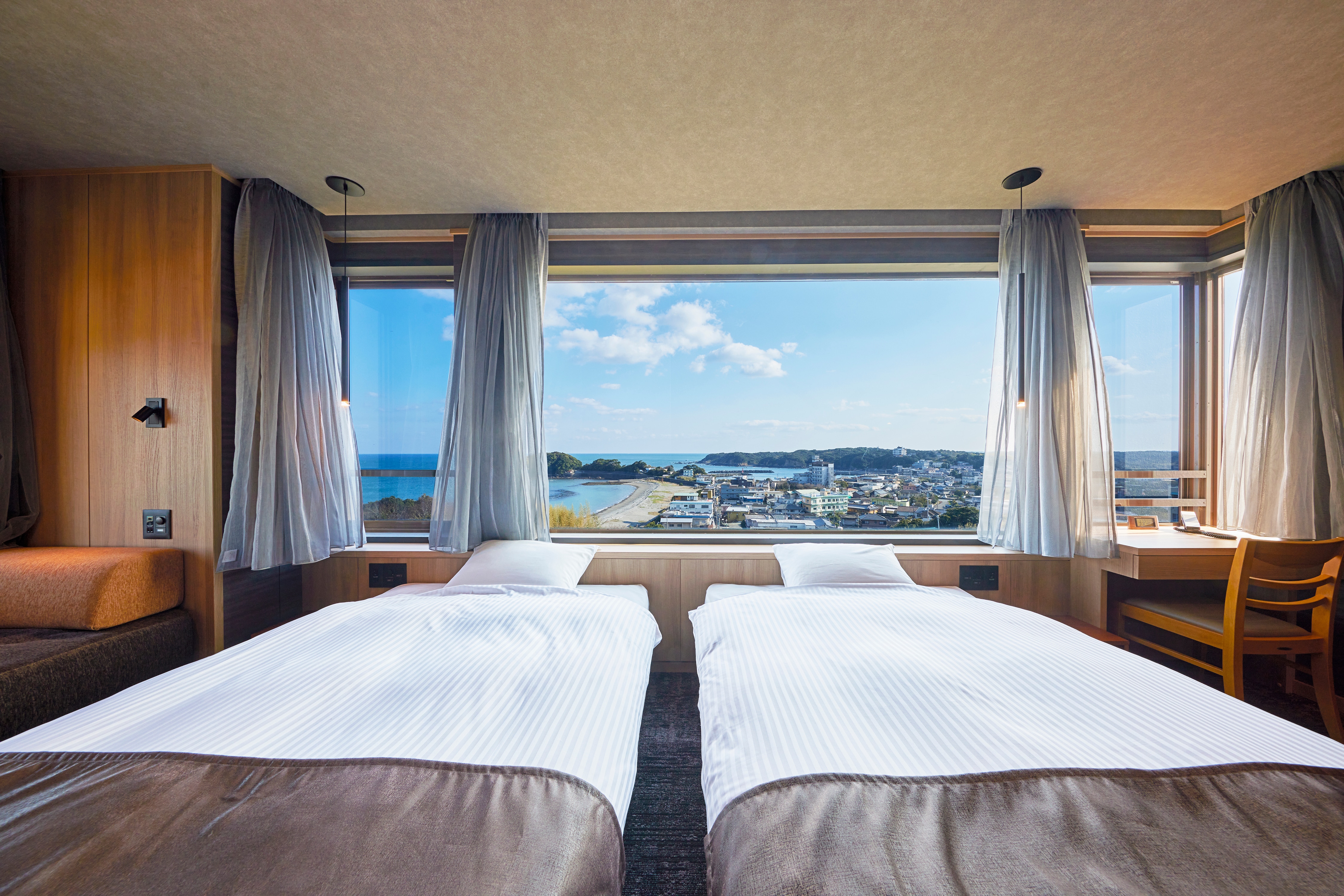 Image of the bedroom in the outdoor living room on the upper floor (with sauna and semi-open-air hot spring)