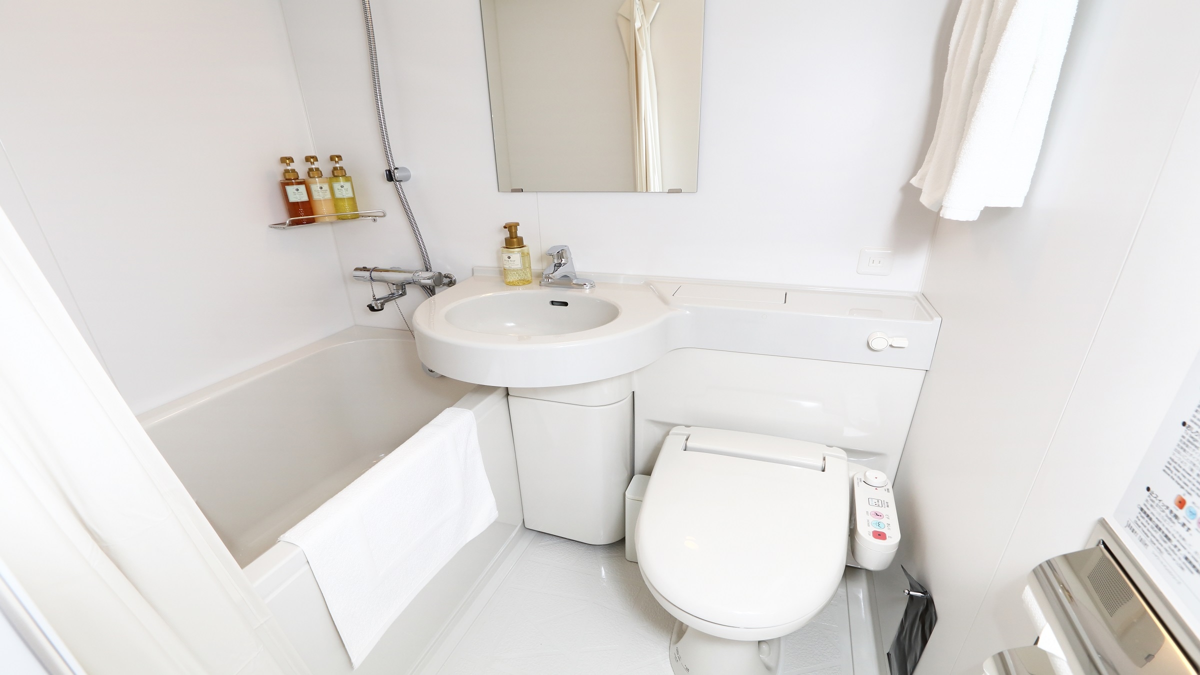 [Guest room unit bath]