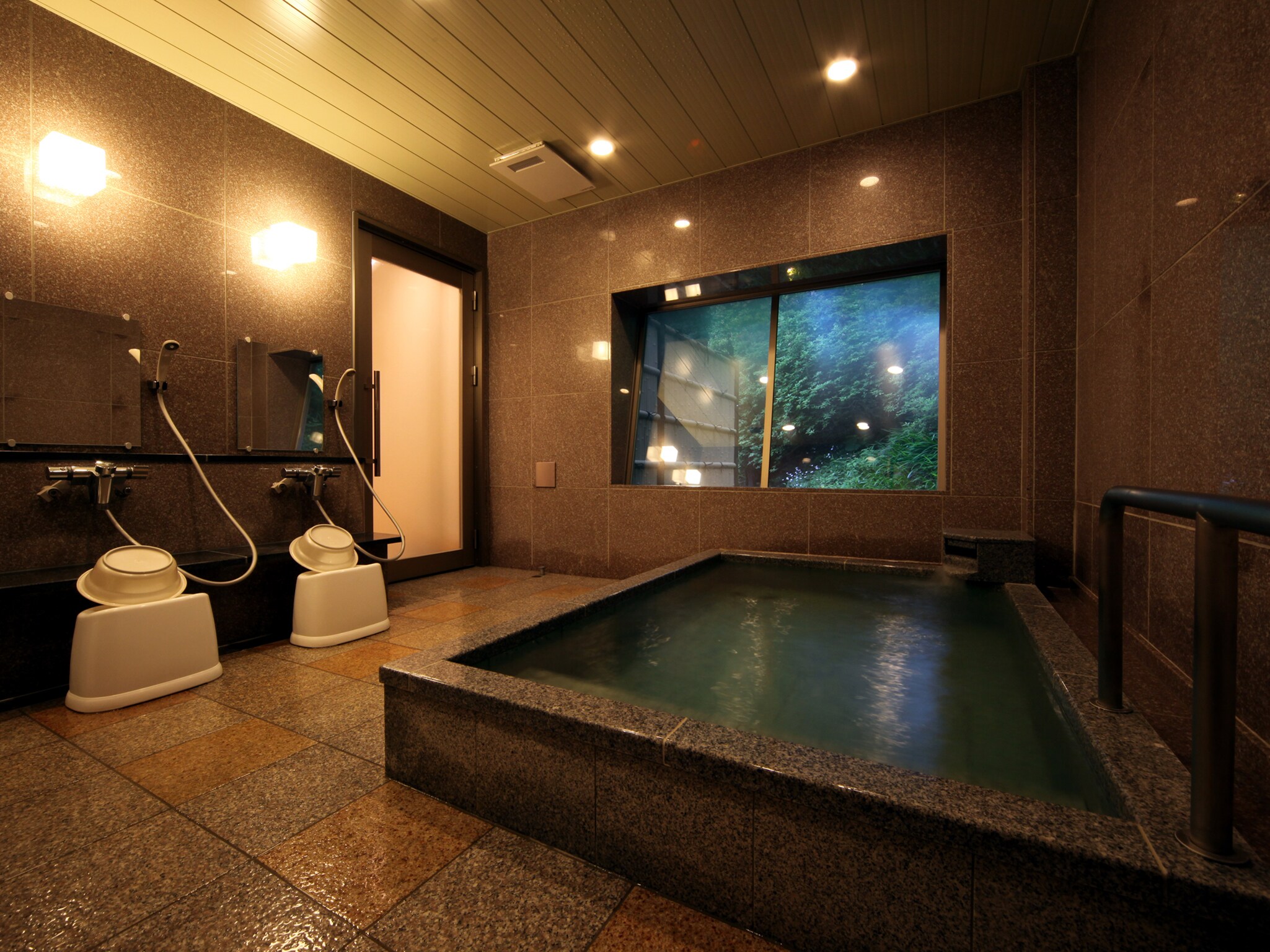 Semi-natural Komyoseki hot spring
