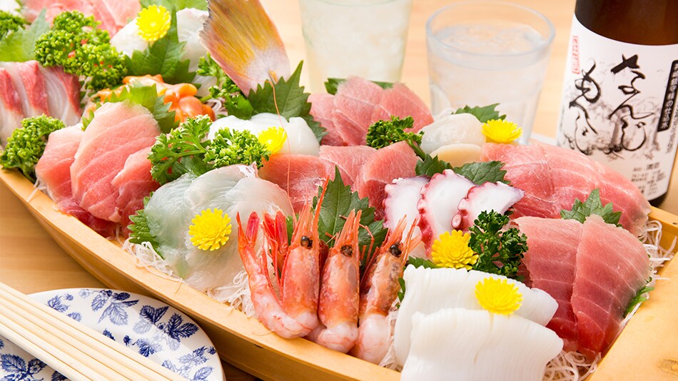 <Bữa tối> Set cơm sashimi được phục vụ tại phòng