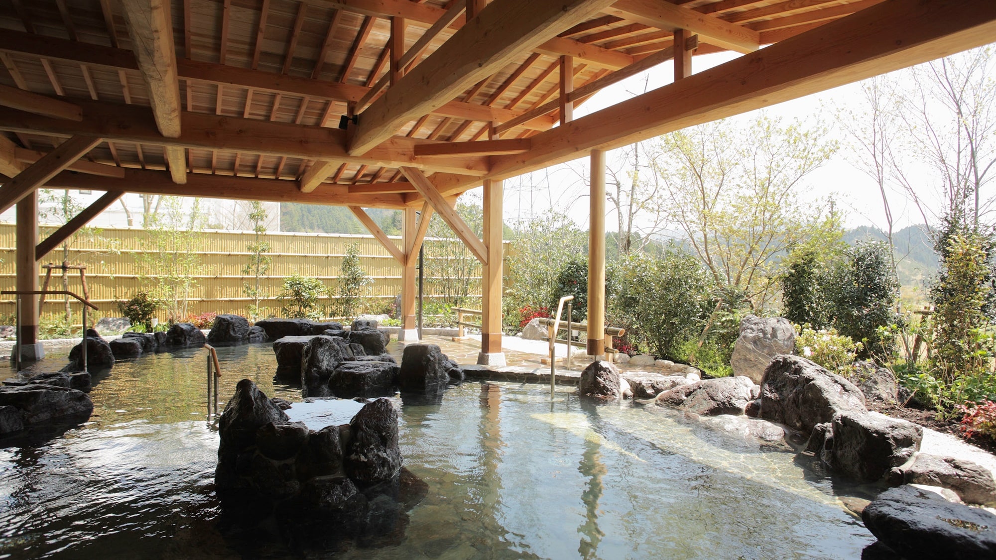 *[Koka Onsen Yapponpon no Yu] Pemandian terbuka