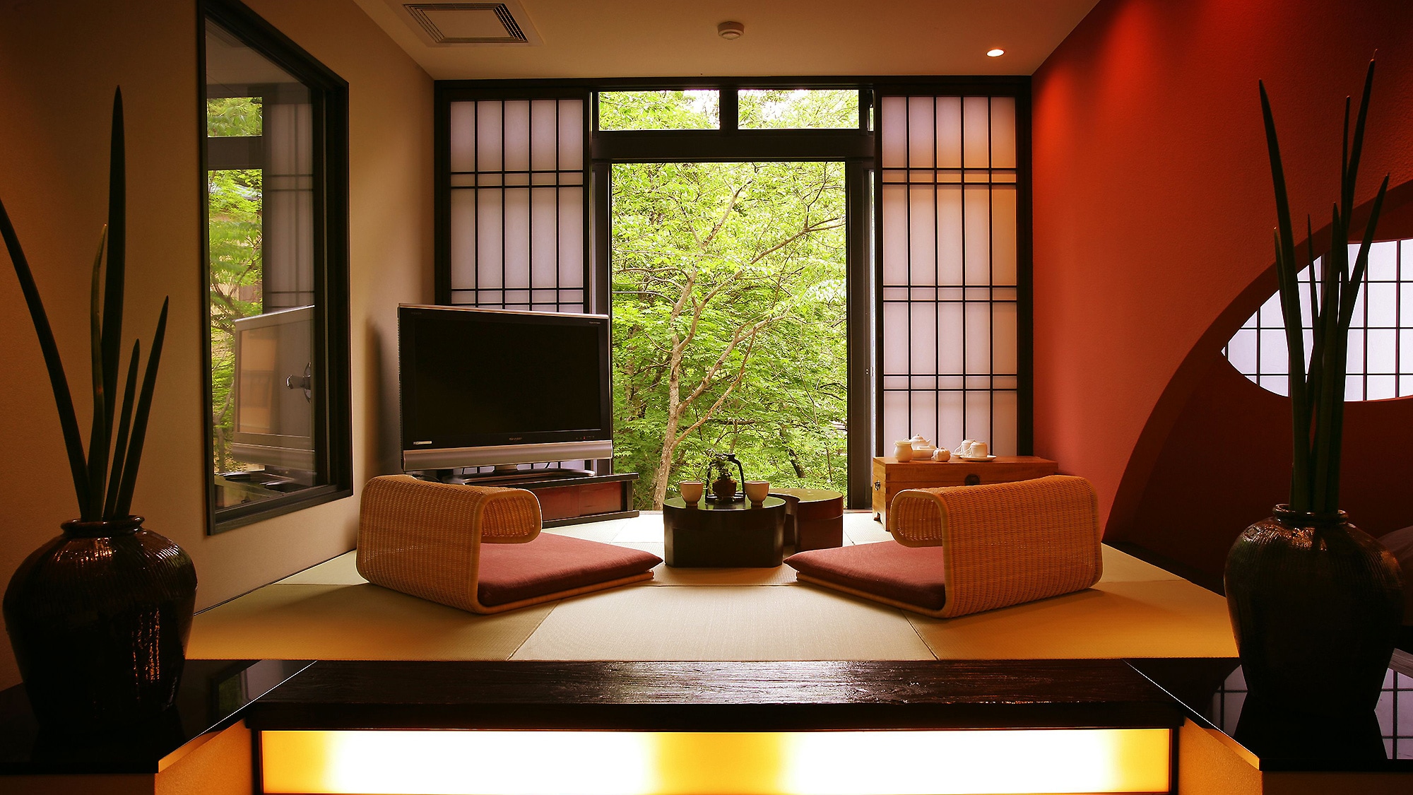[Special Room Sansui-an] Japanese-Western style room with a semi-open-air bath that flows directly from the source
